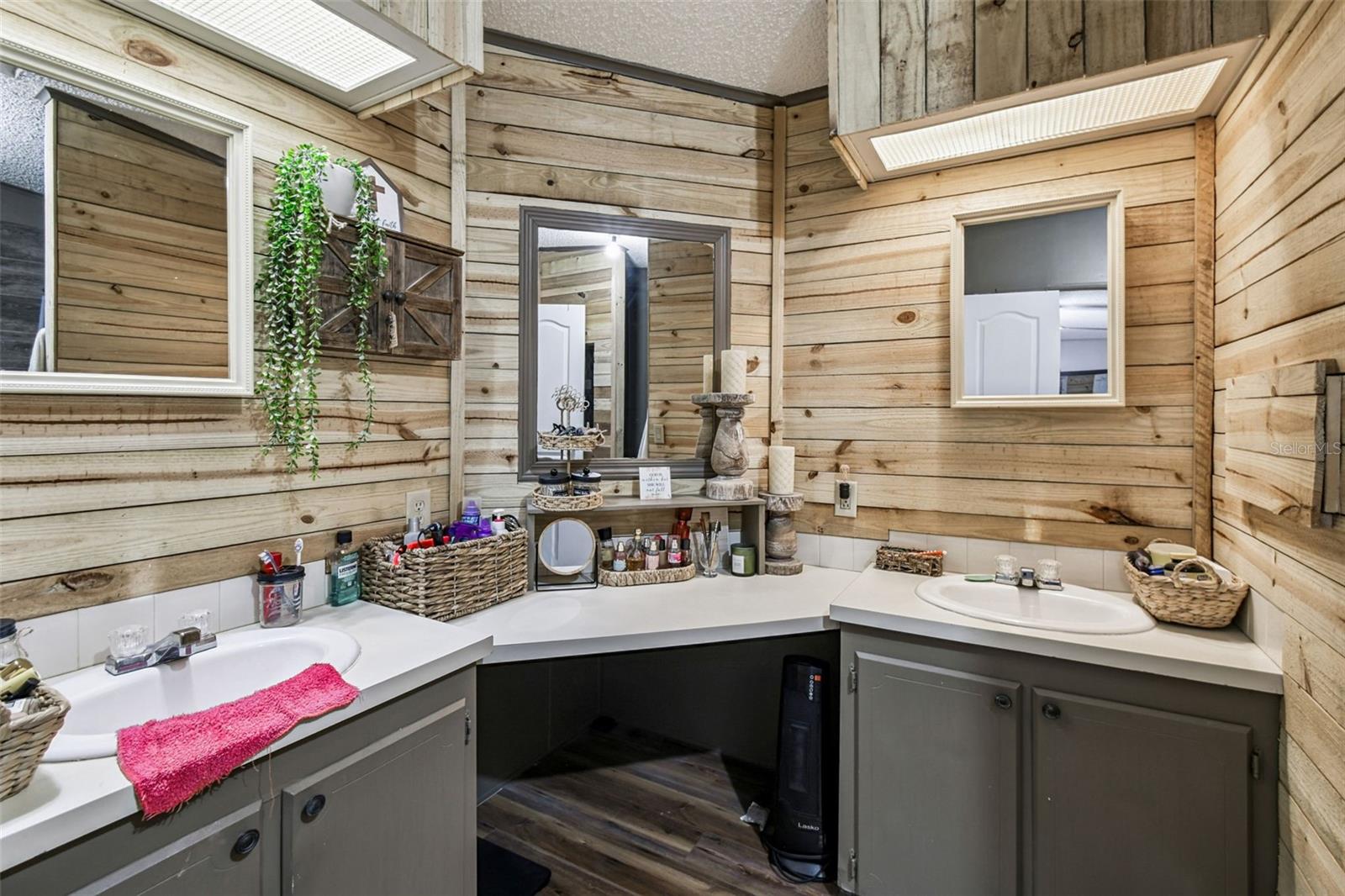 Image 15 of 32 For 1367 Barnhorst Road