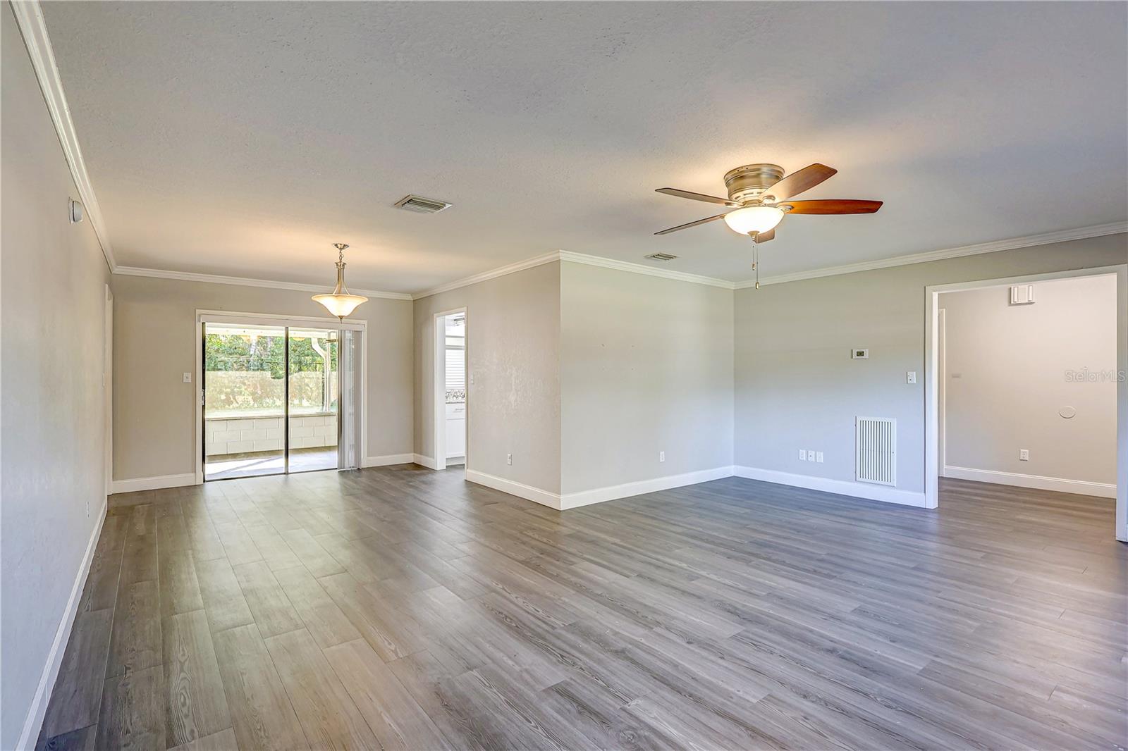 Image 10 of 47 For 544 Coleman Drive W