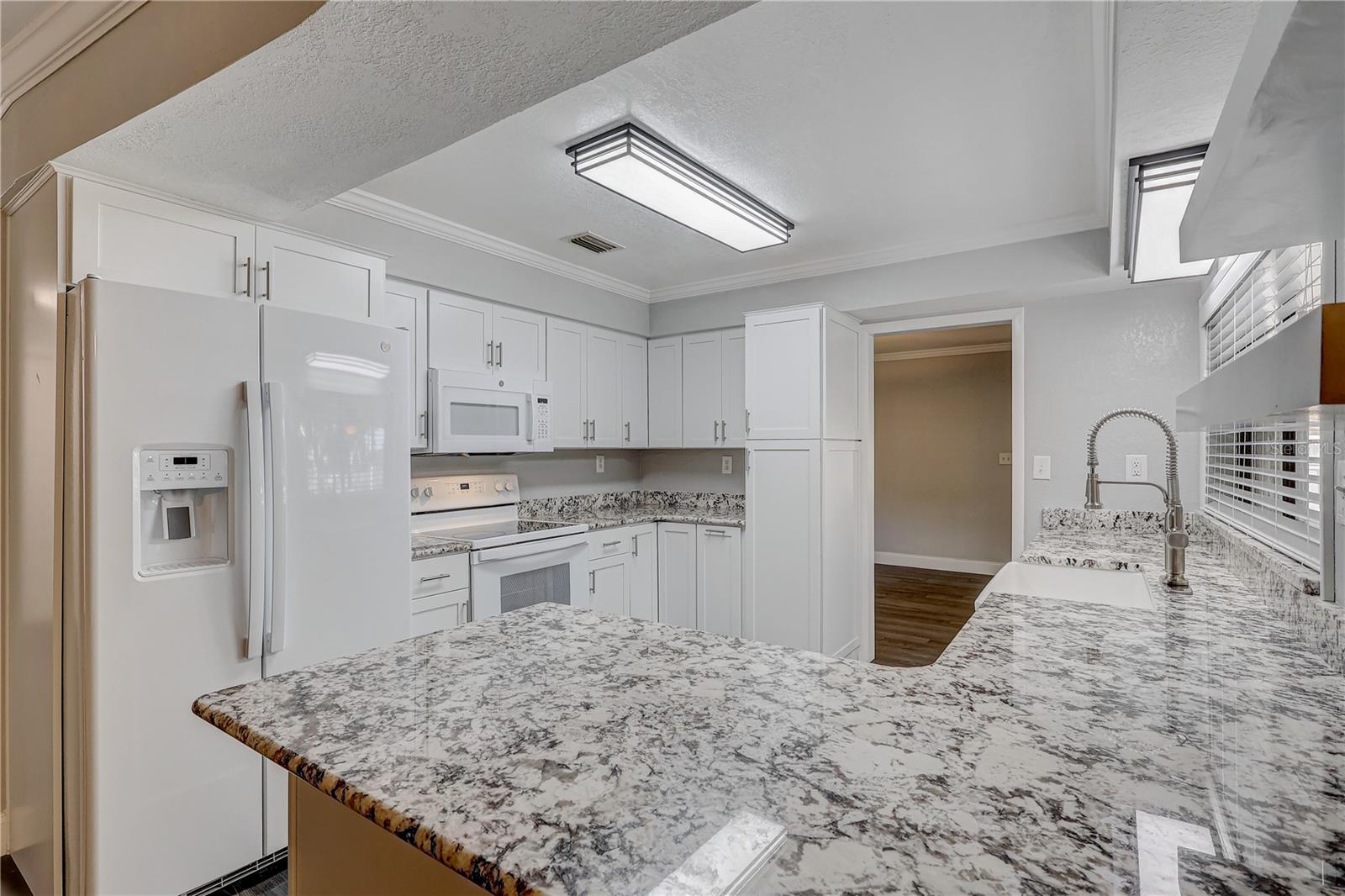 Image 12 of 47 For 544 Coleman Drive W