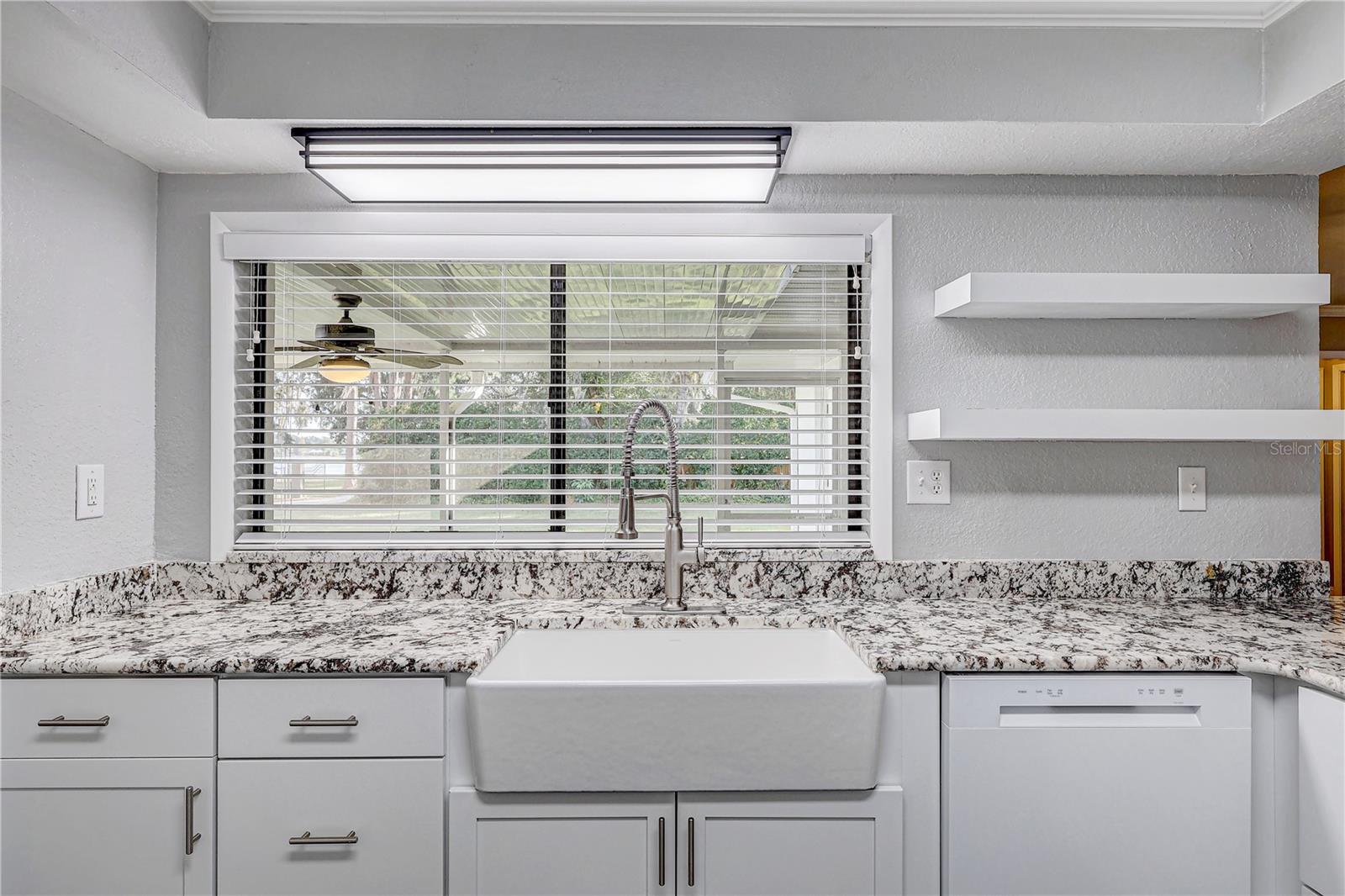 Image 14 of 47 For 544 Coleman Drive W