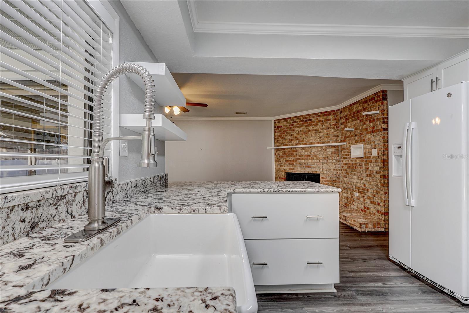 Image 16 of 47 For 544 Coleman Drive W