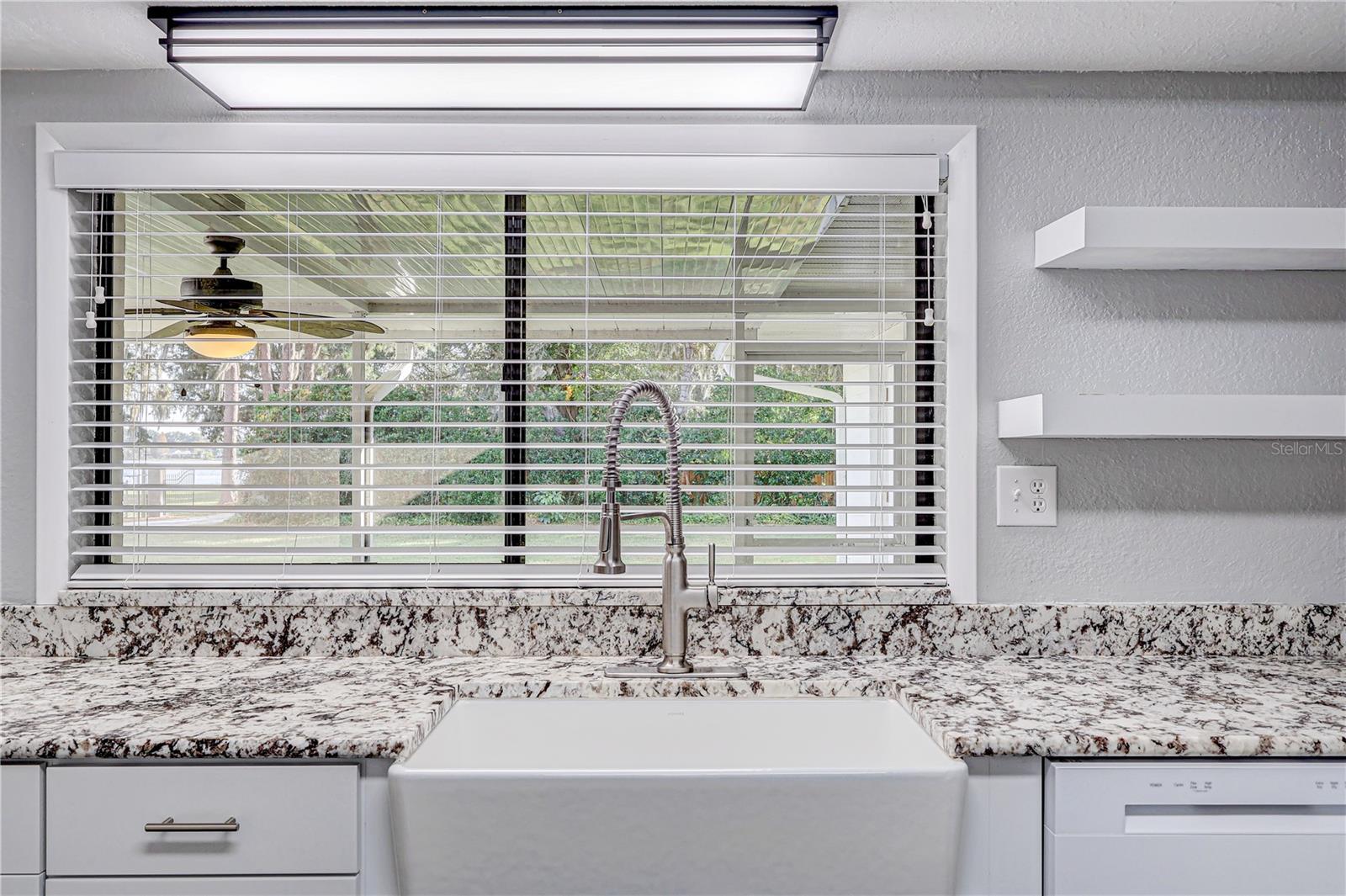 Image 18 of 47 For 544 Coleman Drive W