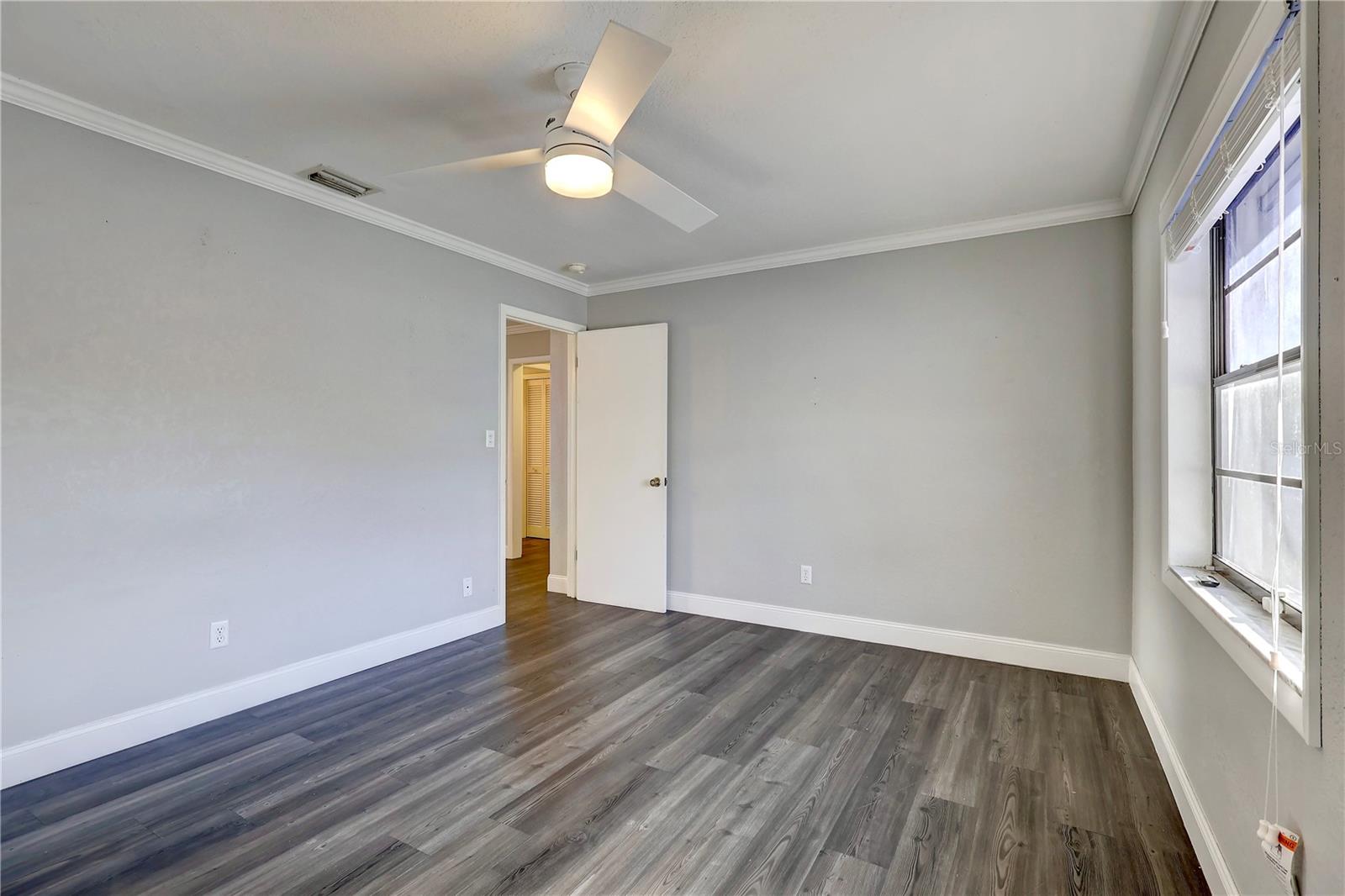 Image 19 of 47 For 544 Coleman Drive W