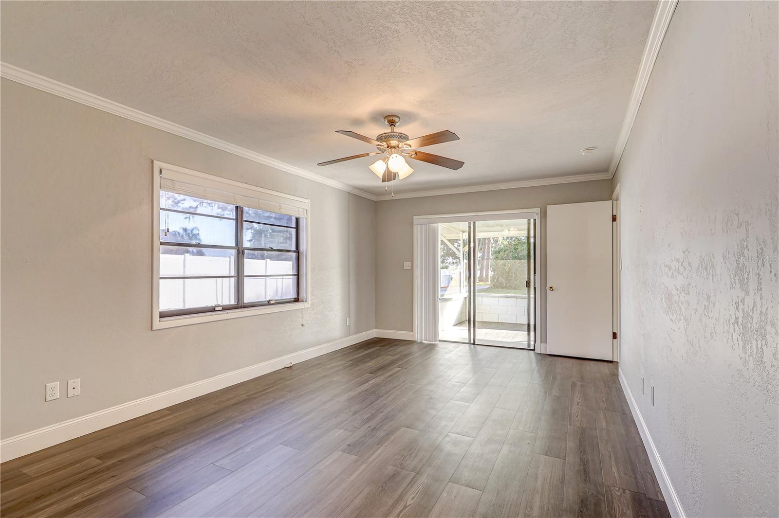 Image 21 of 47 For 544 Coleman Drive W