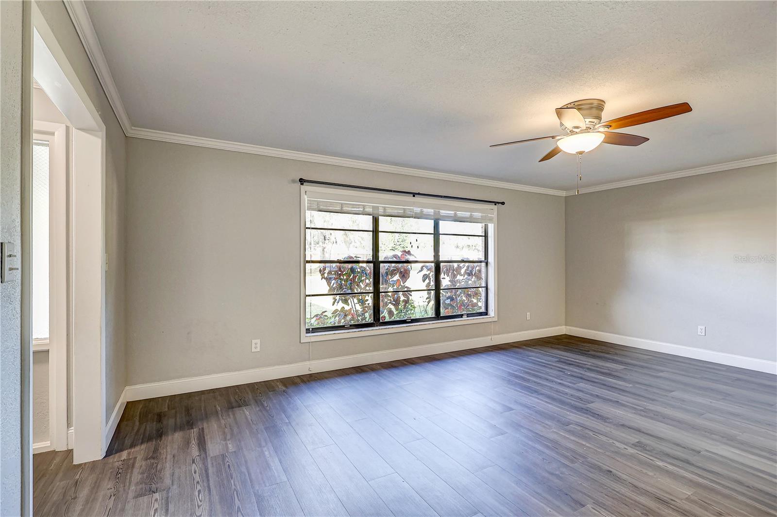 Image 22 of 47 For 544 Coleman Drive W