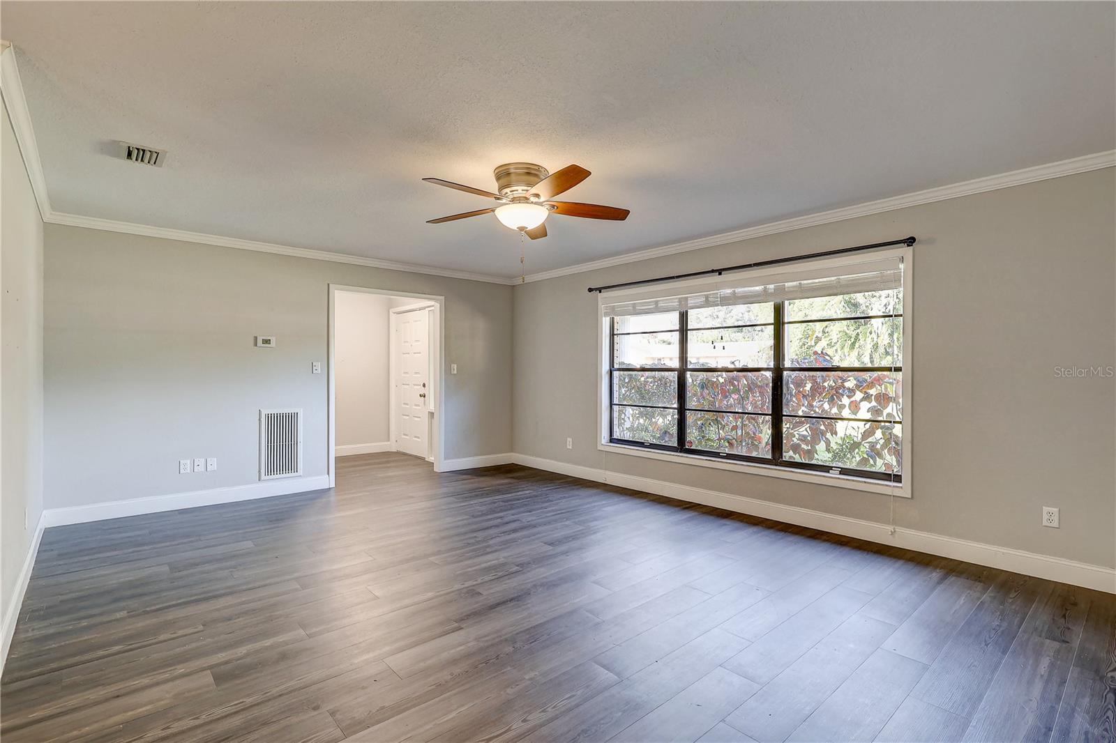 Image 23 of 47 For 544 Coleman Drive W