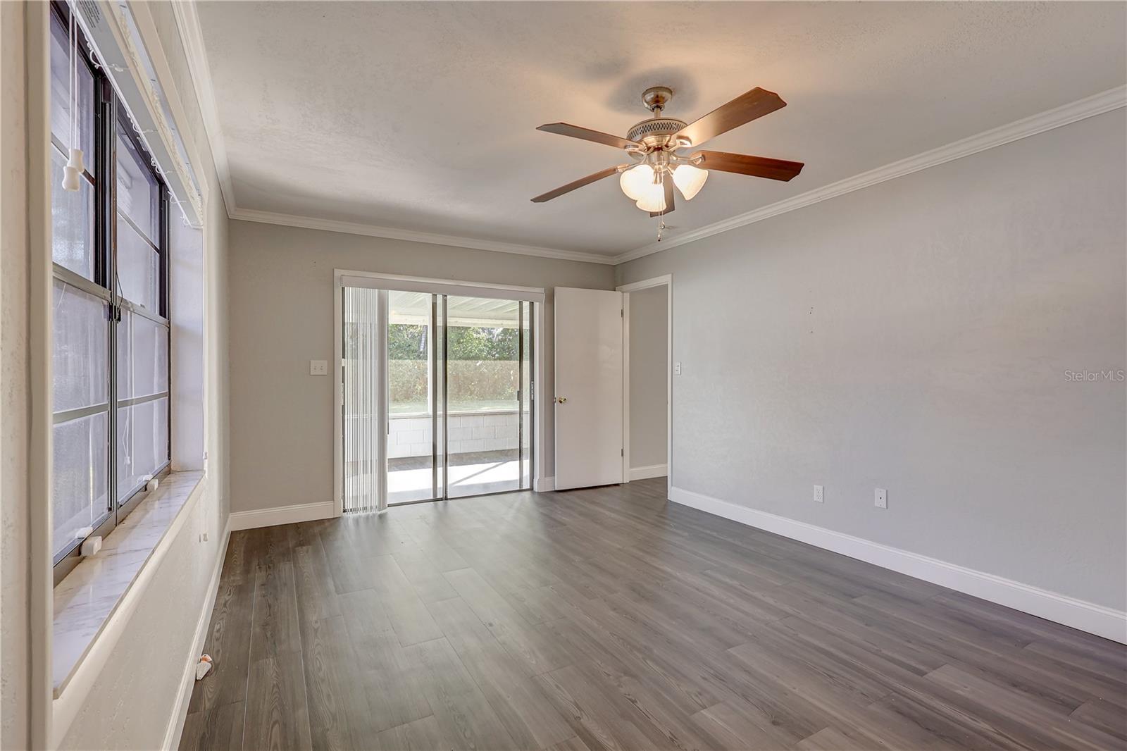 Image 24 of 47 For 544 Coleman Drive W