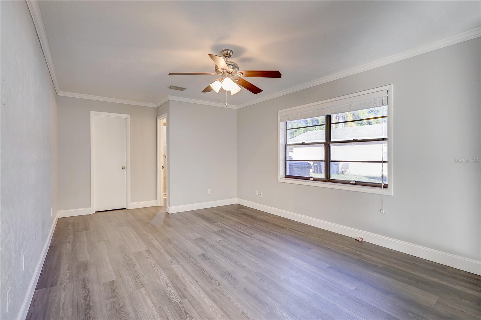 Image 26 of 47 For 544 Coleman Drive W