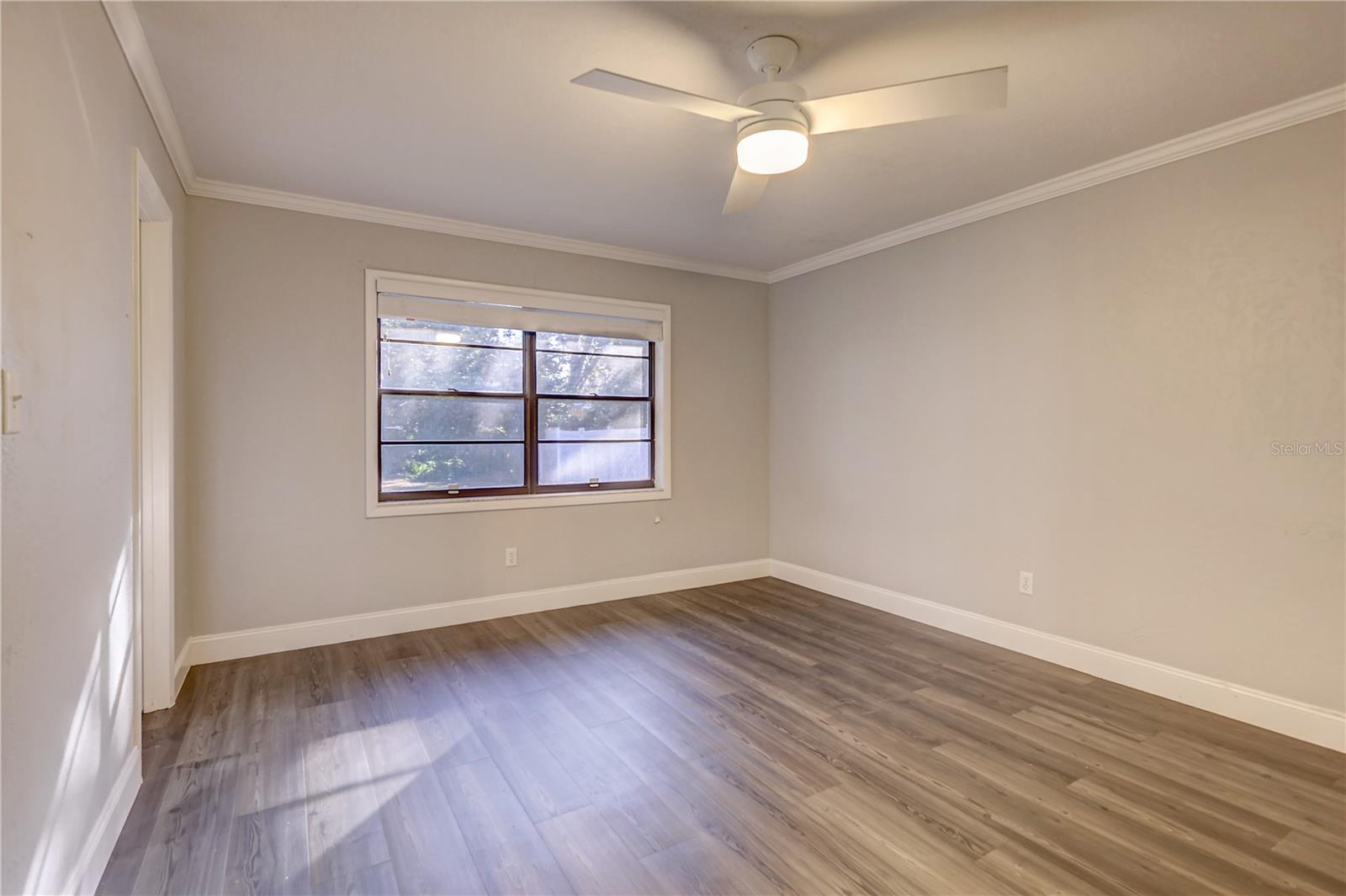 Image 27 of 47 For 544 Coleman Drive W