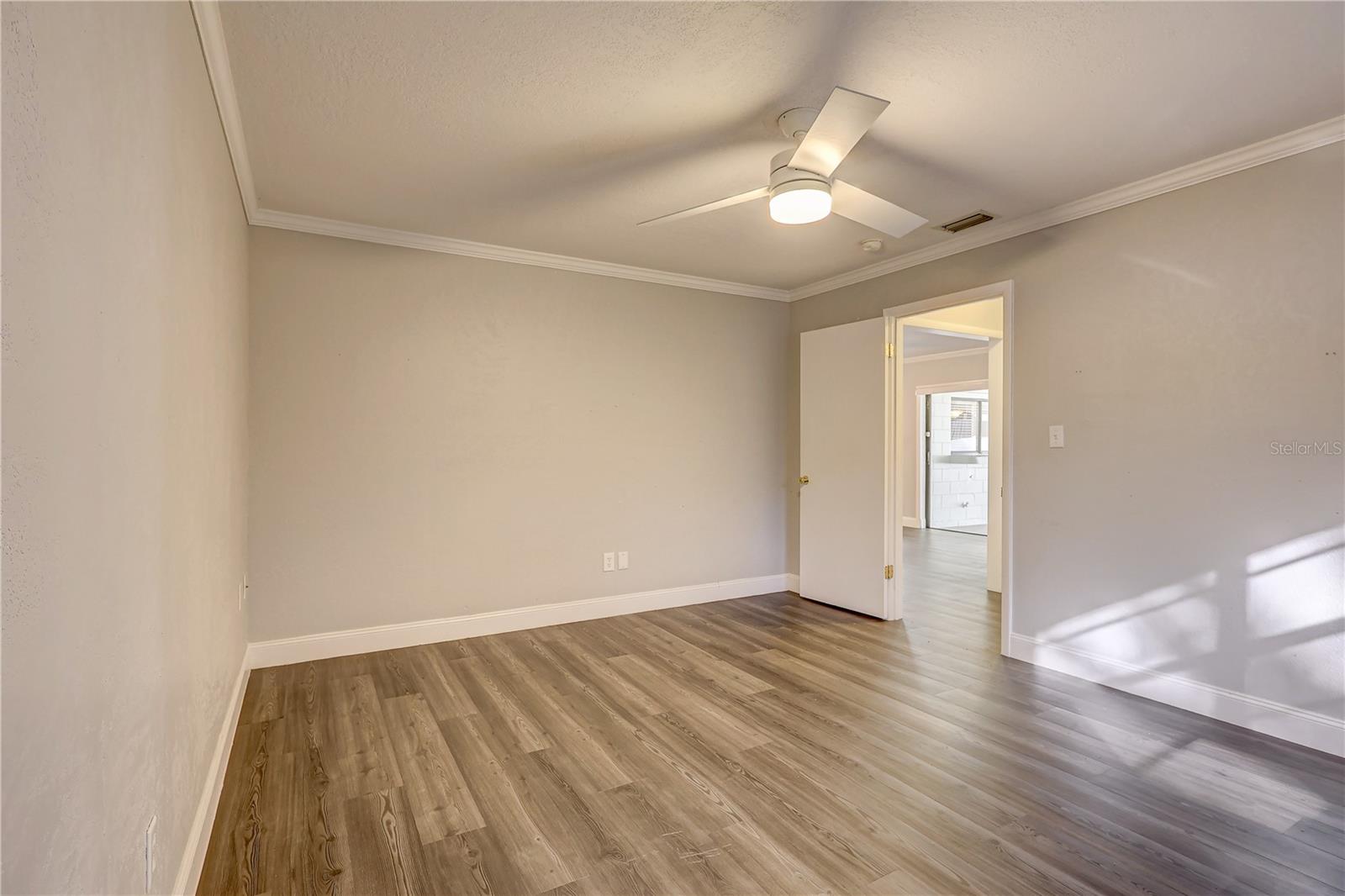 Image 28 of 47 For 544 Coleman Drive W