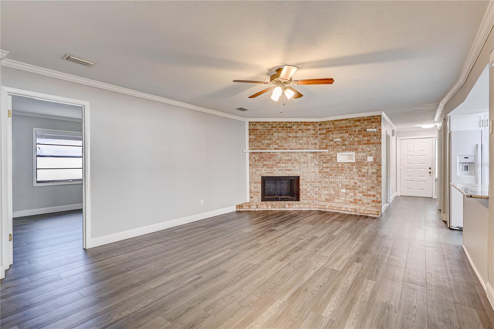 Image 6 of 47 For 544 Coleman Drive W