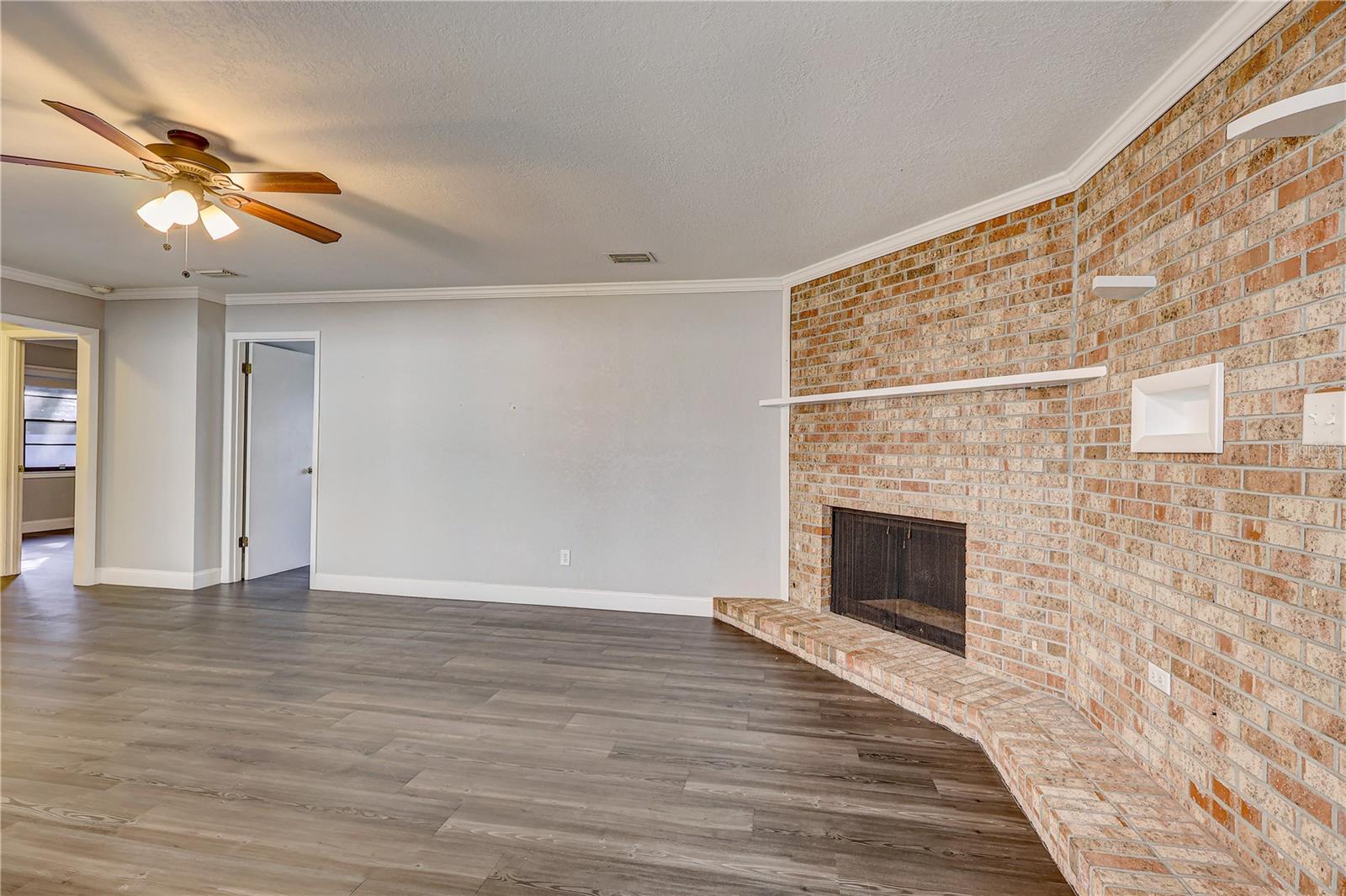 Image 7 of 47 For 544 Coleman Drive W