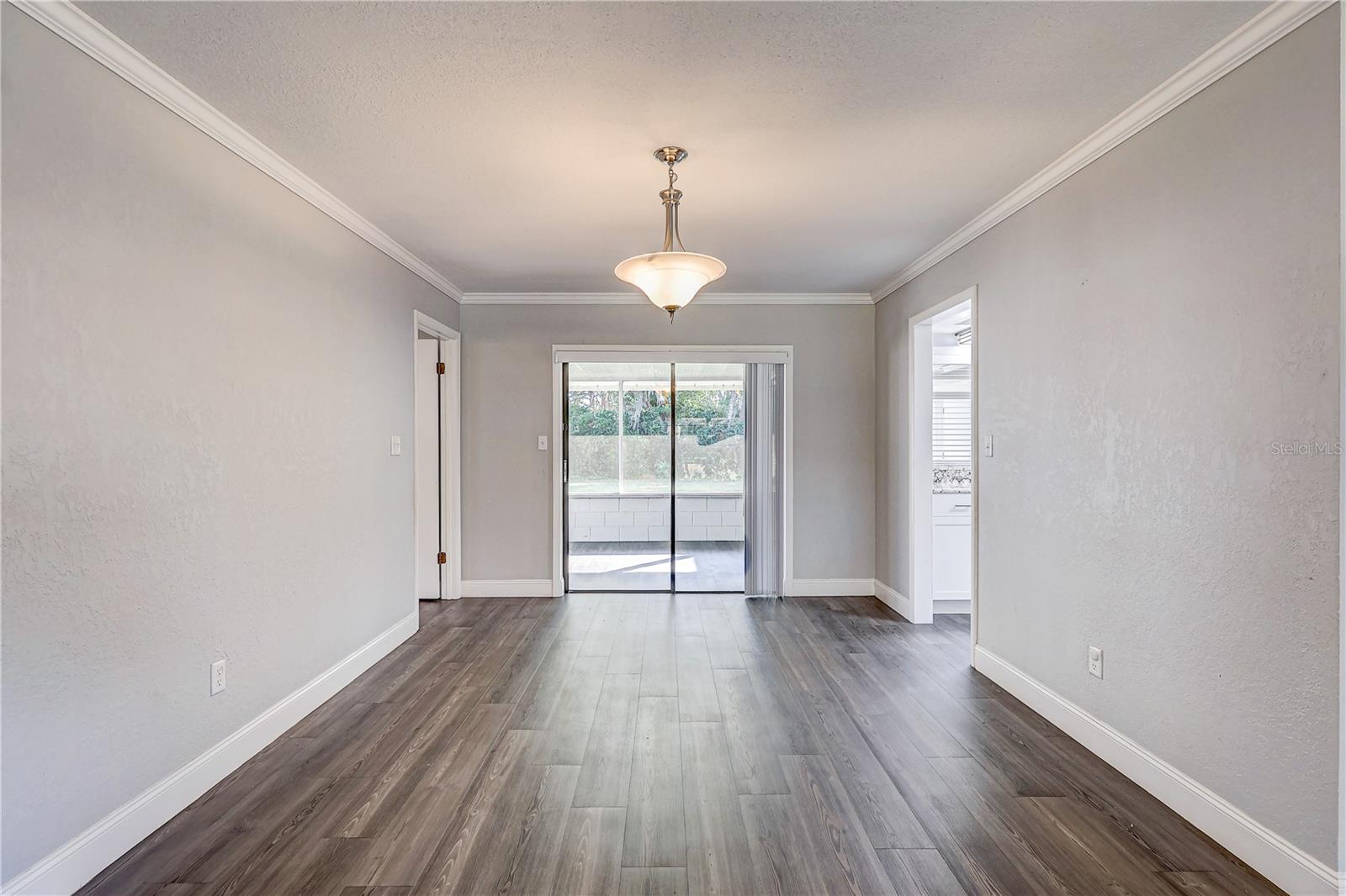 Image 9 of 47 For 544 Coleman Drive W