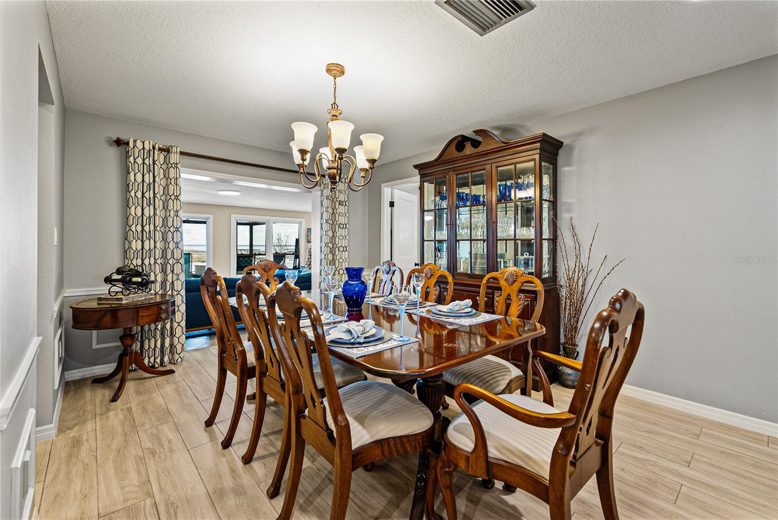 Image 9 of 85 For 344 Sunshine Drive