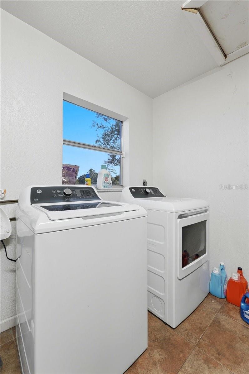 Image 19 of 25 For 54 Gardner Avenue