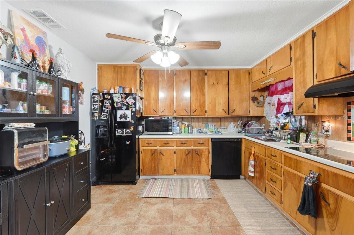 Image 4 of 25 For 54 Gardner Avenue