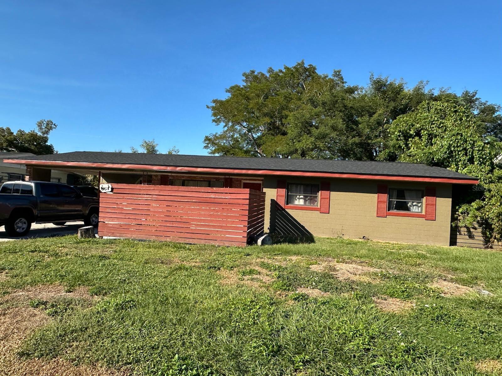 Image 2 of 27 For 607 Avenue E Se