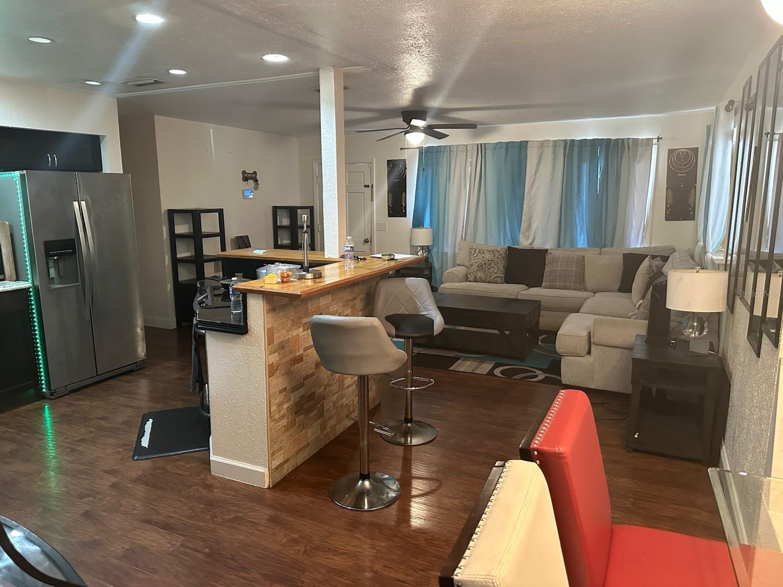 Image 7 of 27 For 607 Avenue E Se