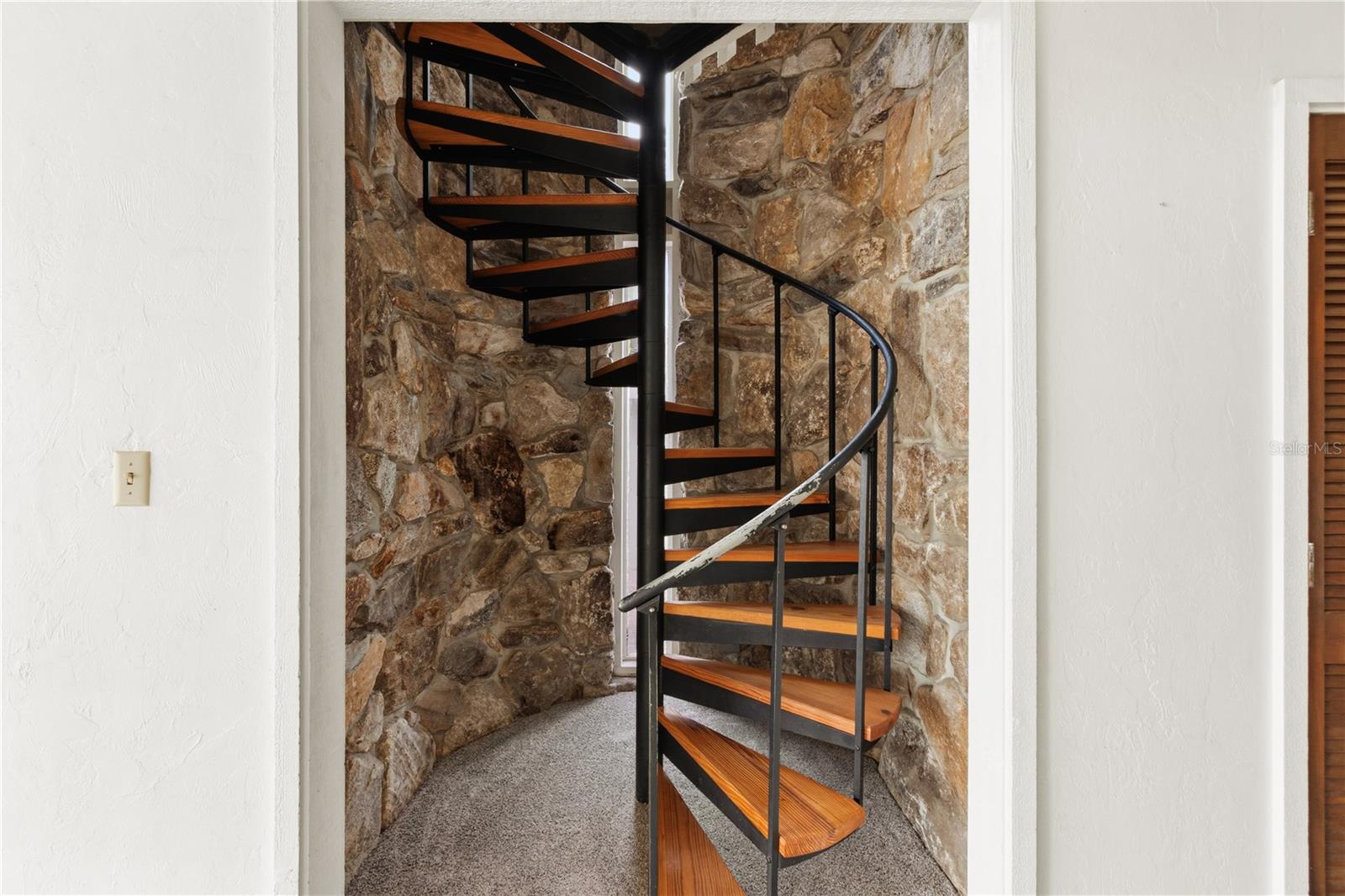 Image 11 of 24 For 2114 Corner Lake Drive E