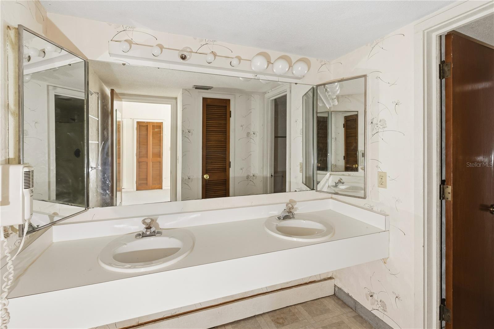 Image 15 of 24 For 2114 Corner Lake Drive E