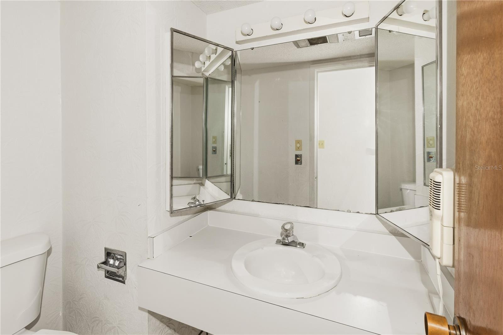 Image 17 of 24 For 2114 Corner Lake Drive E