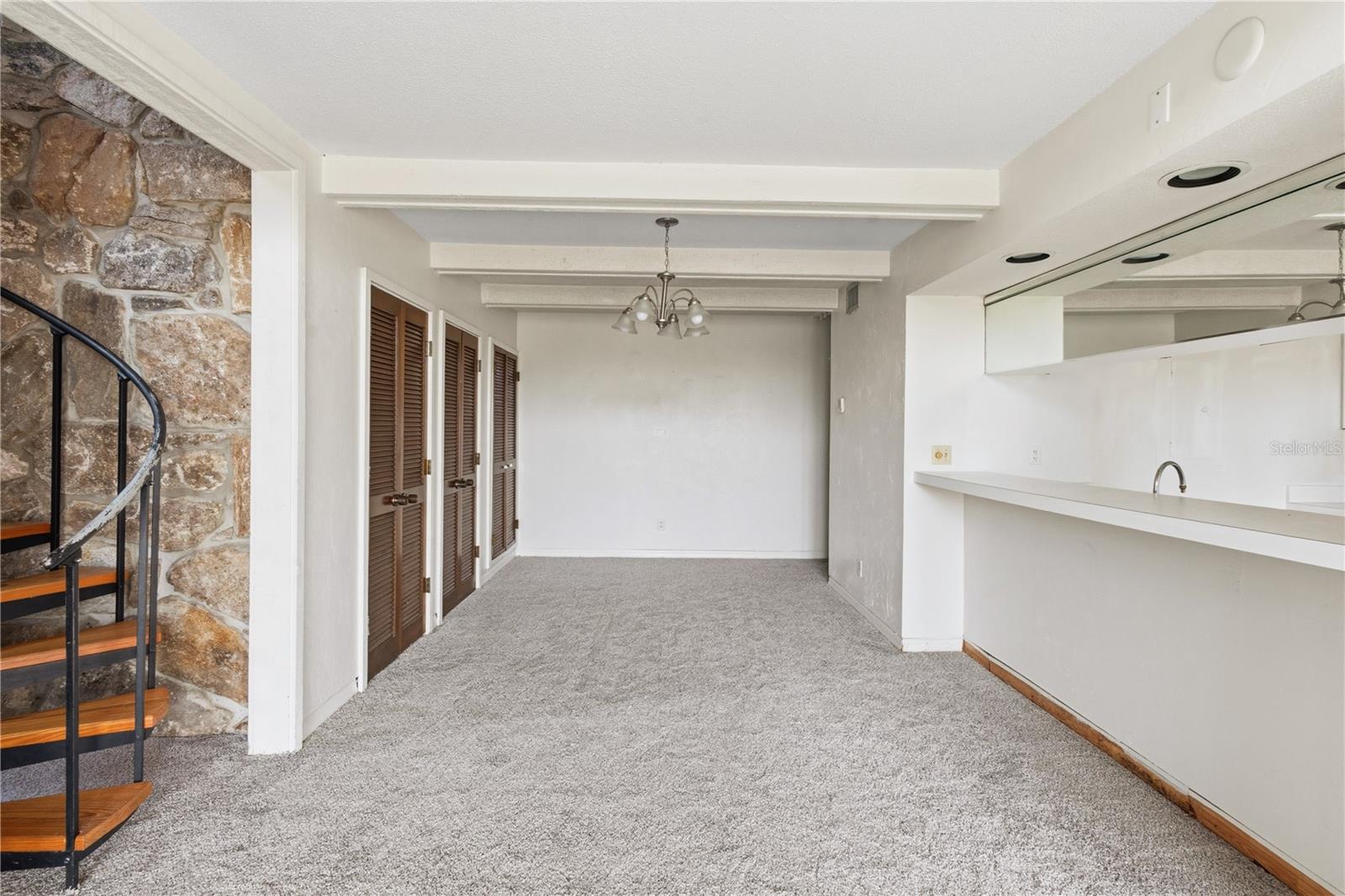 Image 5 of 24 For 2114 Corner Lake Drive E