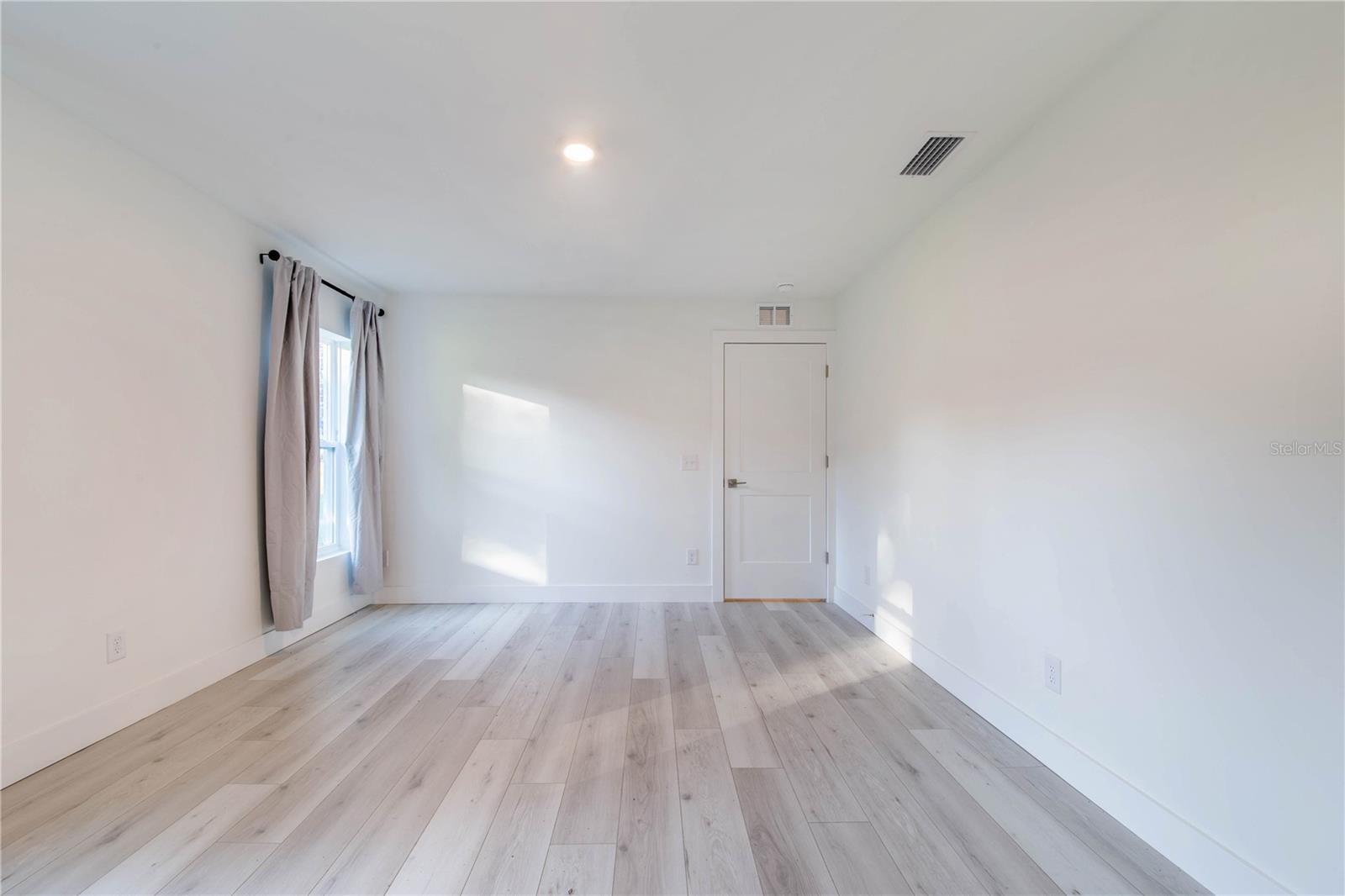 Image 23 of 31 For 500 9th Street Ne