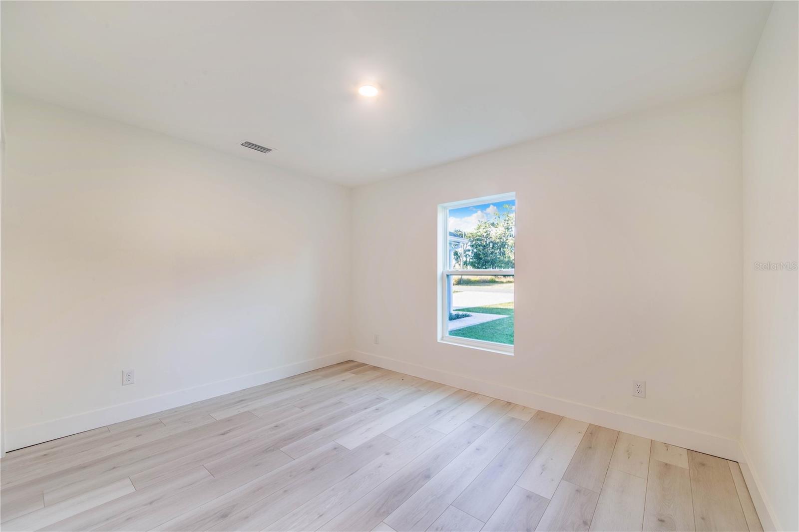 Image 25 of 31 For 500 9th Street Ne