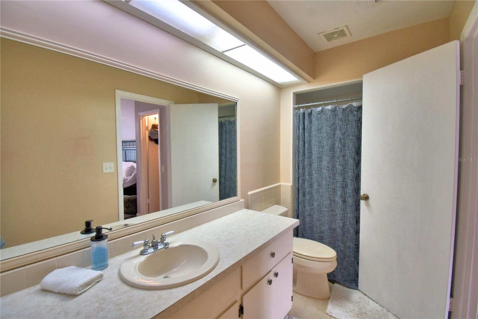 Image 22 of 49 For 469 Muirfield Court