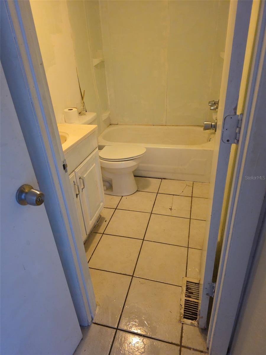 Image 4 of 11 For 9115 Pine Tree Drive