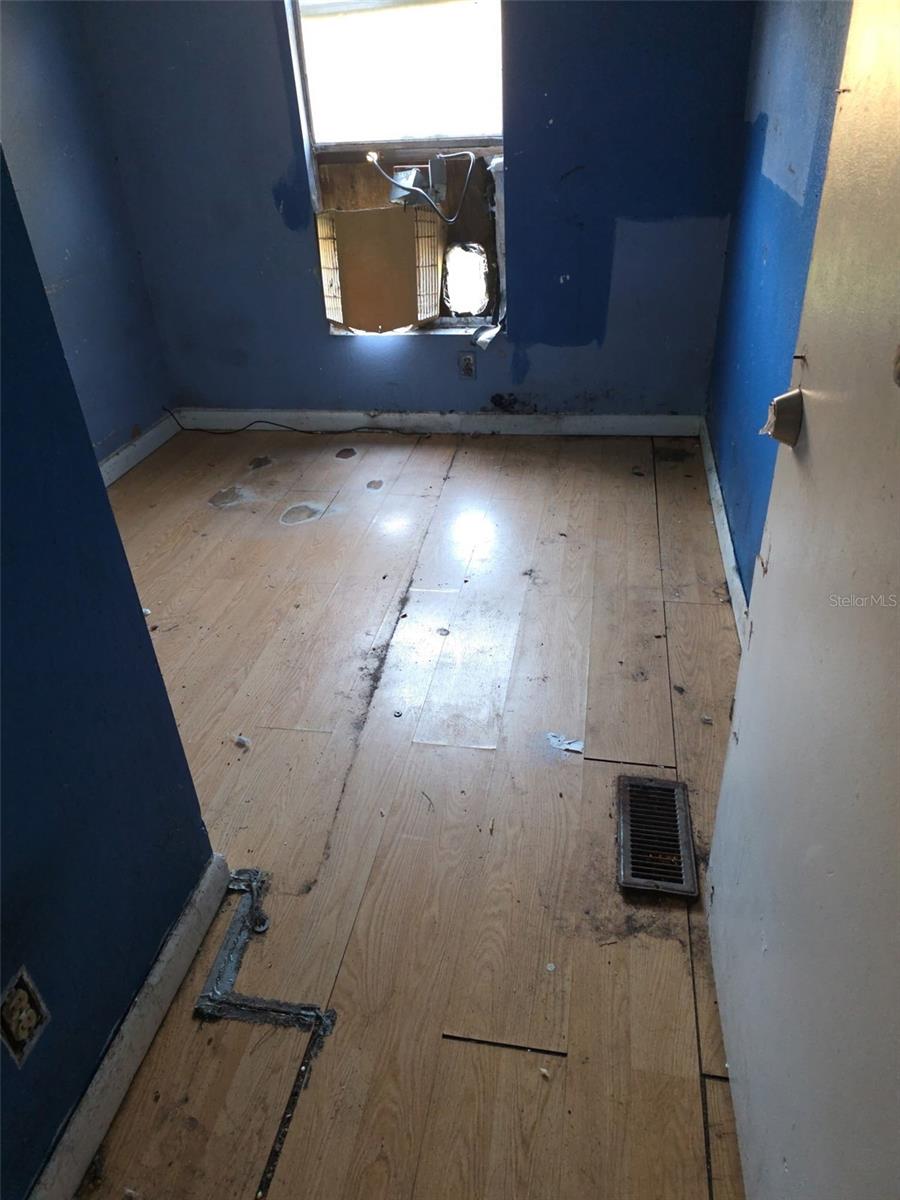 Image 5 of 11 For 9115 Pine Tree Drive