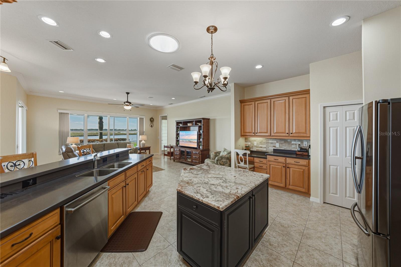 Image 34 of 100 For 4025 Sable Loop Drive