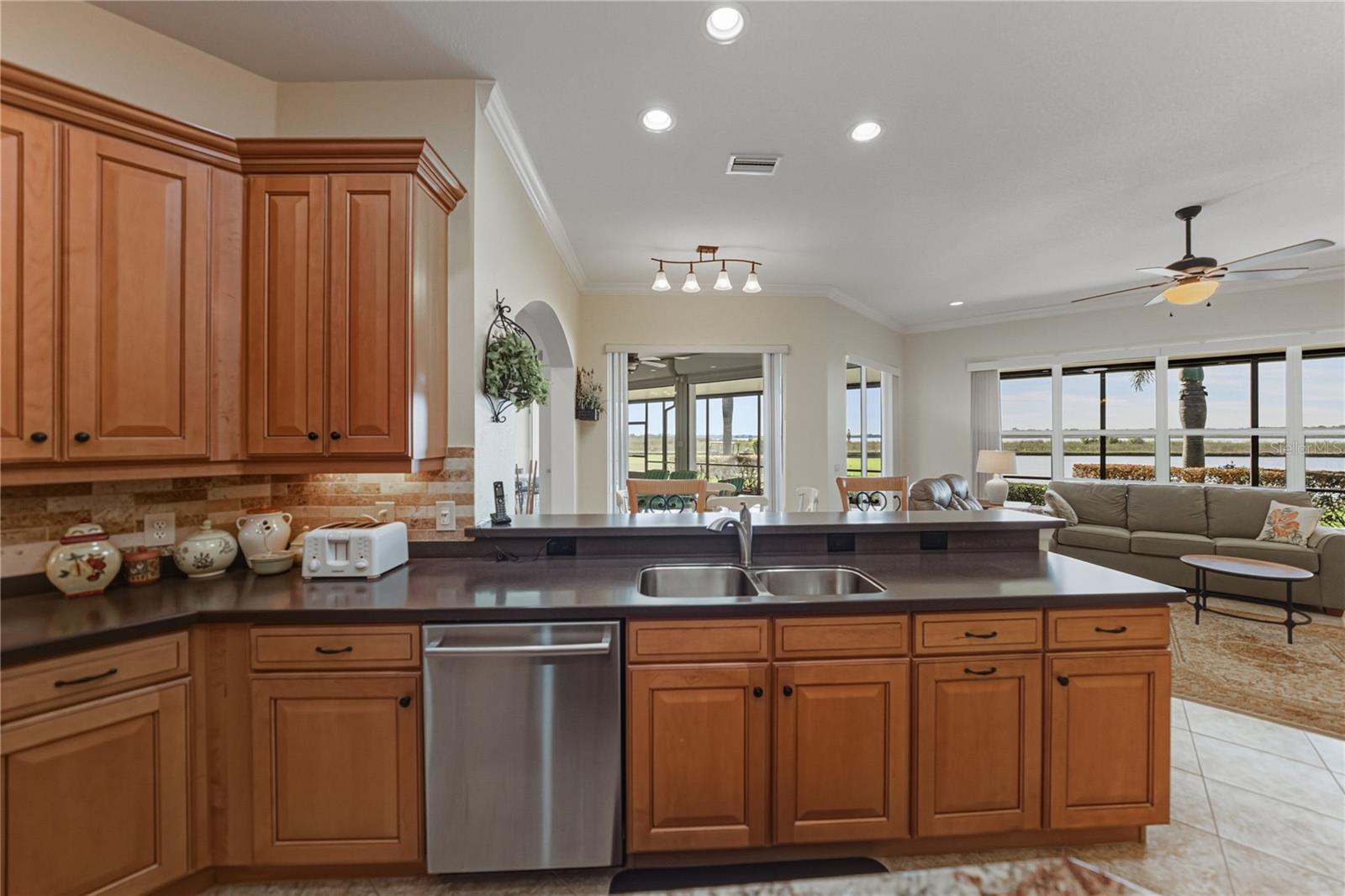 Image 35 of 100 For 4025 Sable Loop Drive