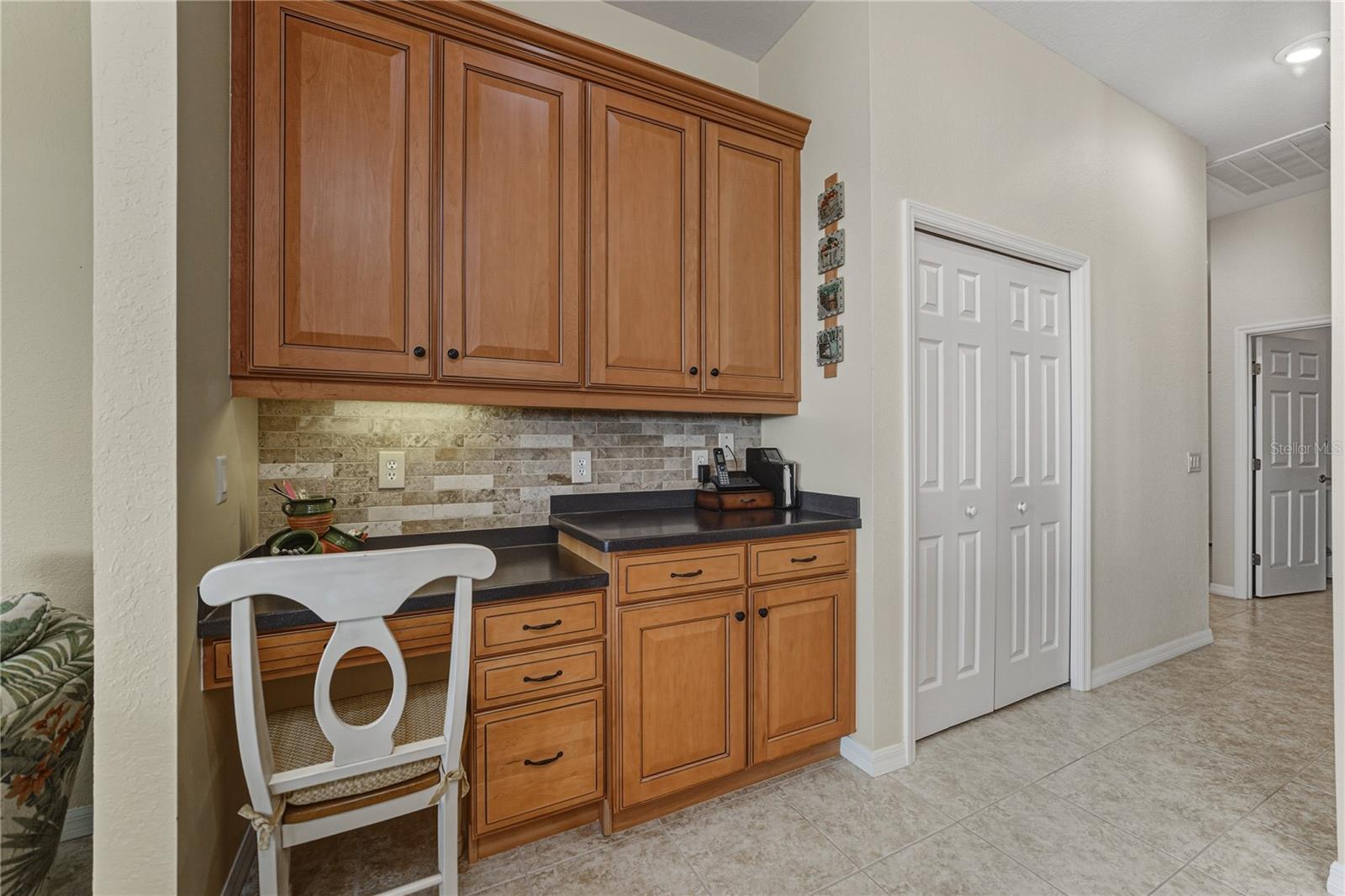 Image 36 of 100 For 4025 Sable Loop Drive