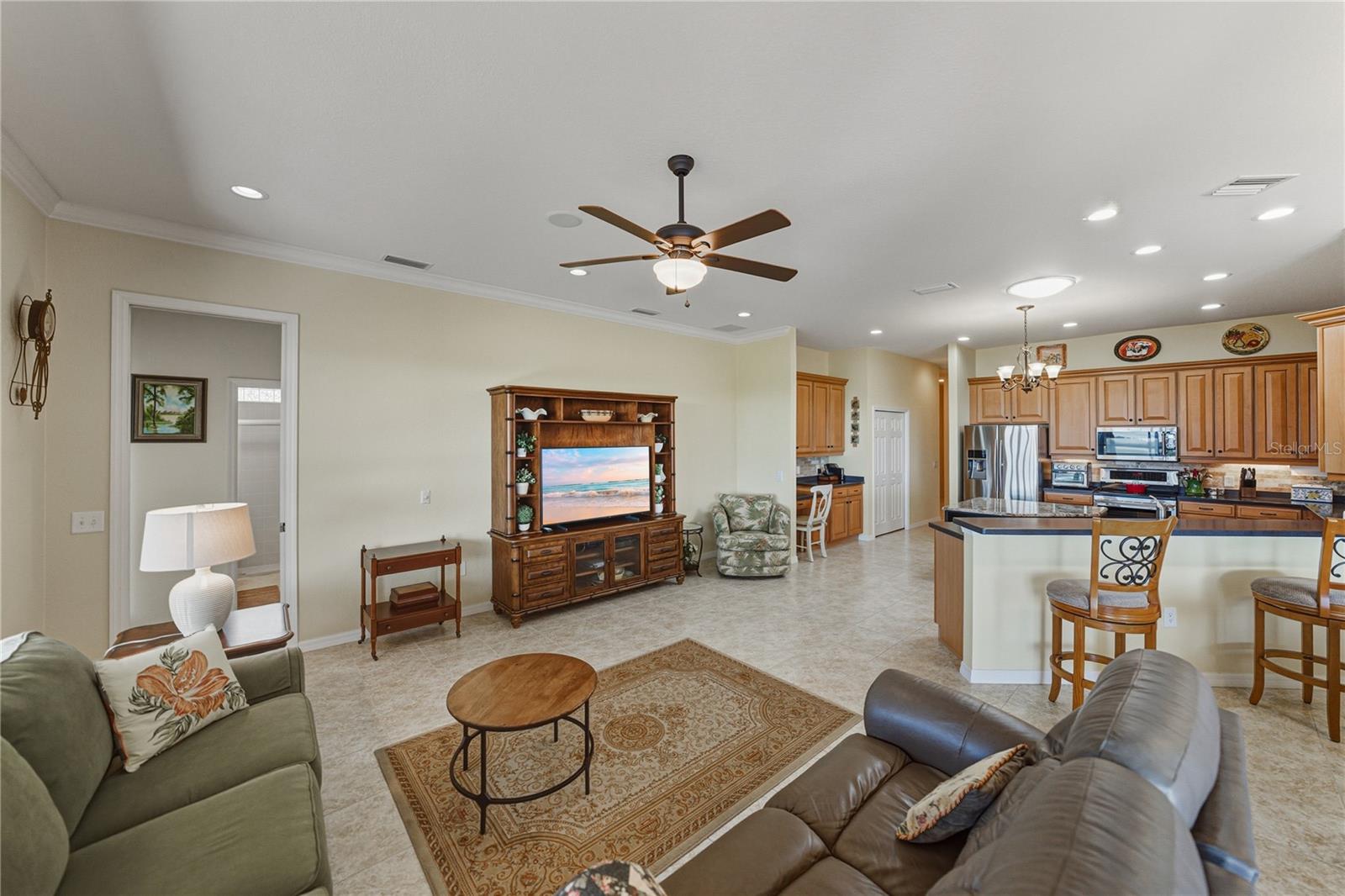 Image 40 of 100 For 4025 Sable Loop Drive