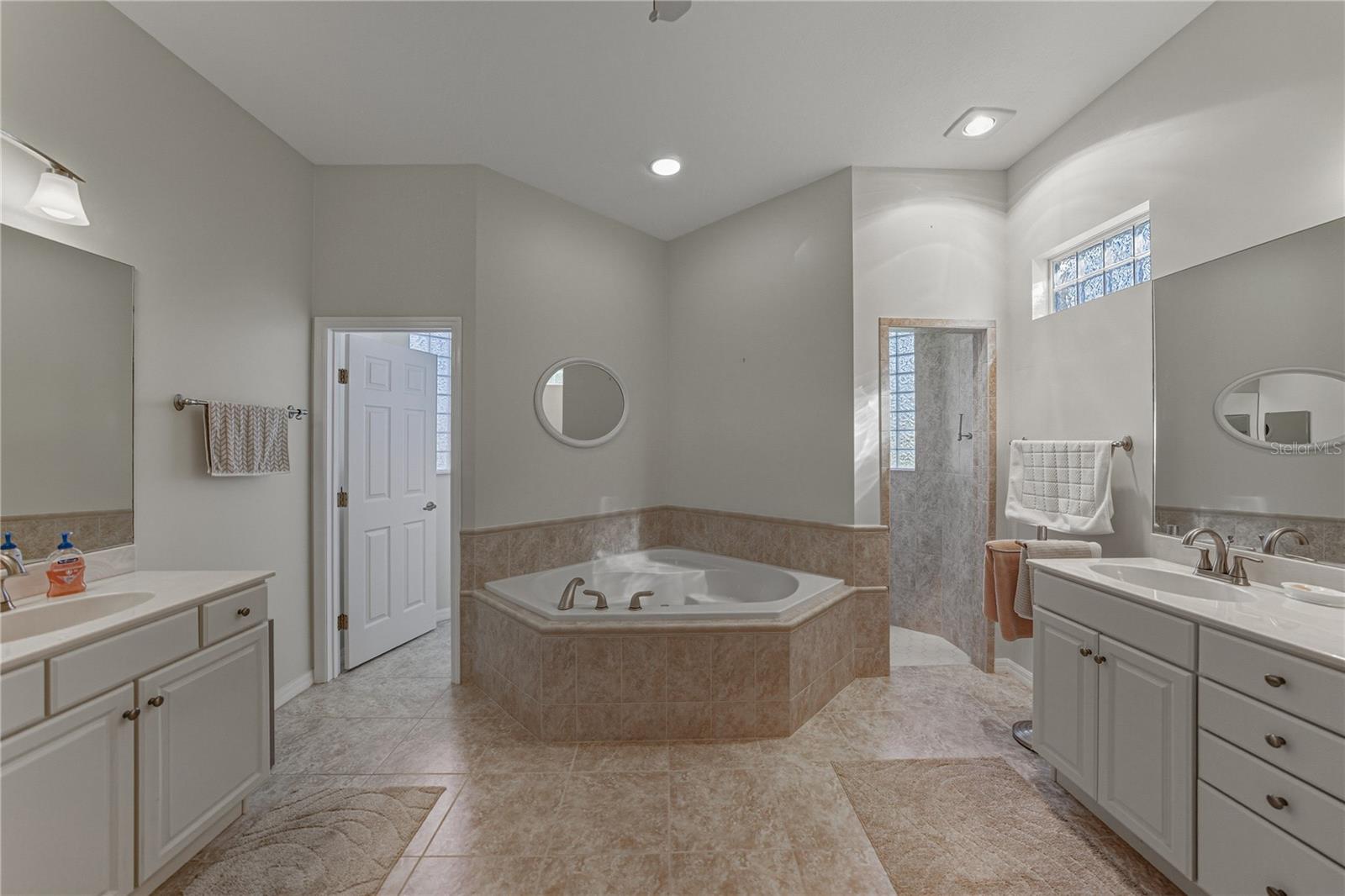 Image 46 of 100 For 4025 Sable Loop Drive