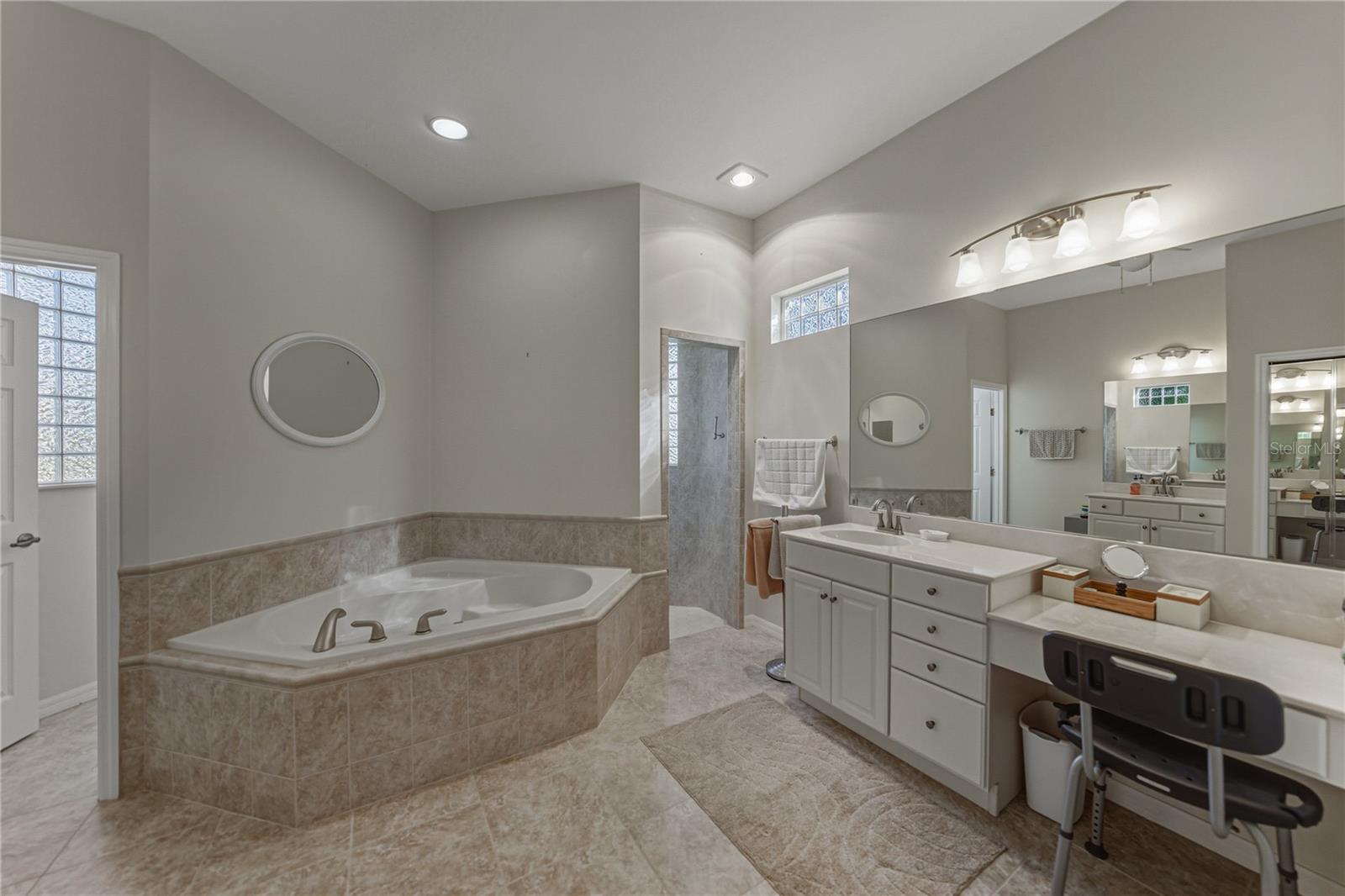 Image 47 of 100 For 4025 Sable Loop Drive