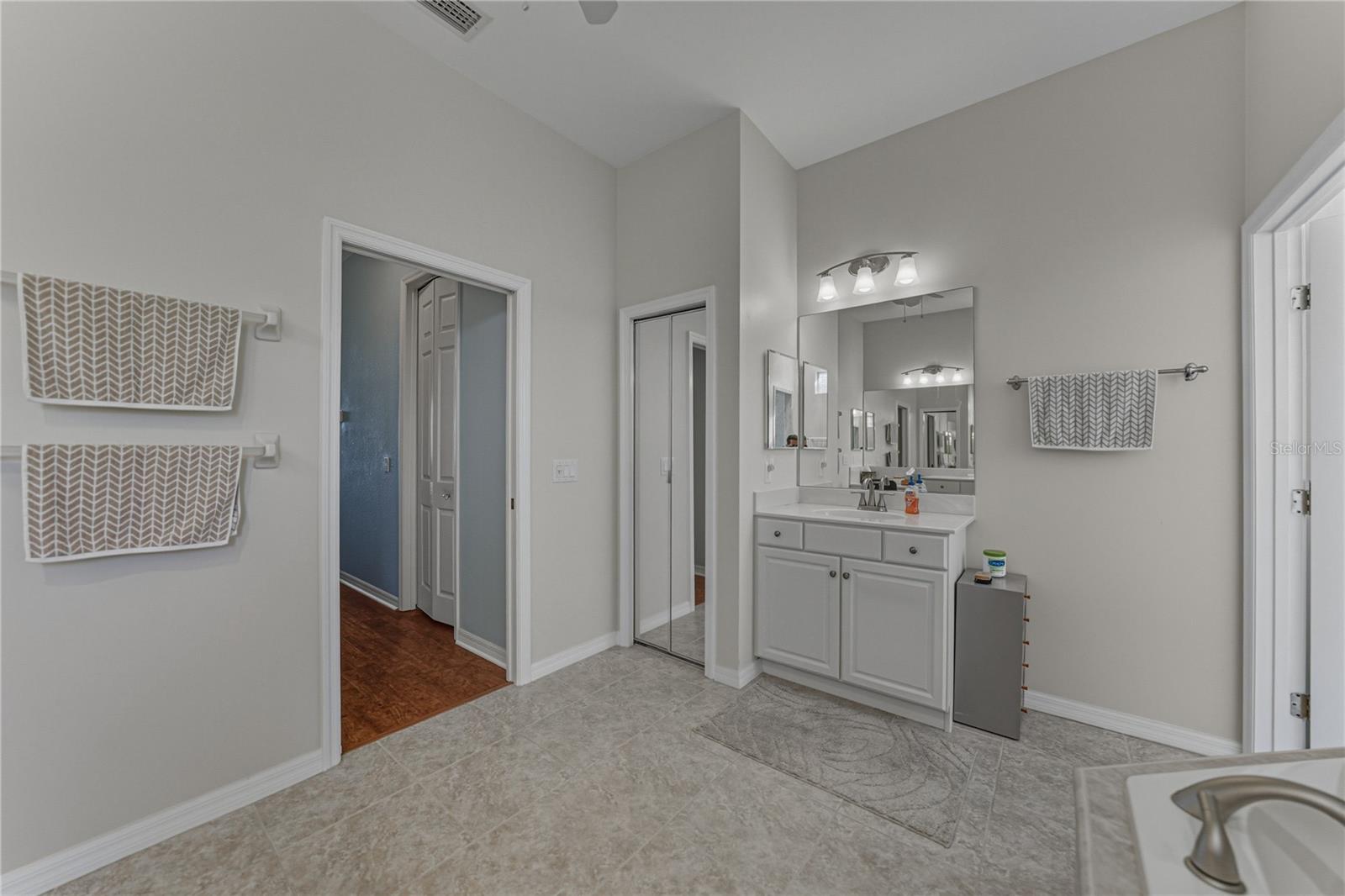 Image 50 of 100 For 4025 Sable Loop Drive