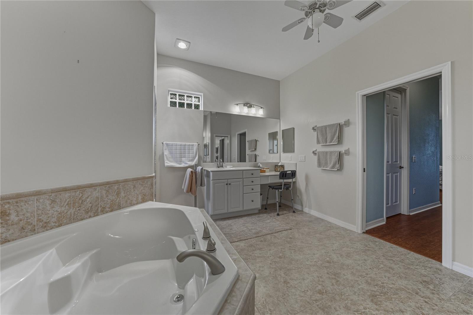 Image 51 of 100 For 4025 Sable Loop Drive