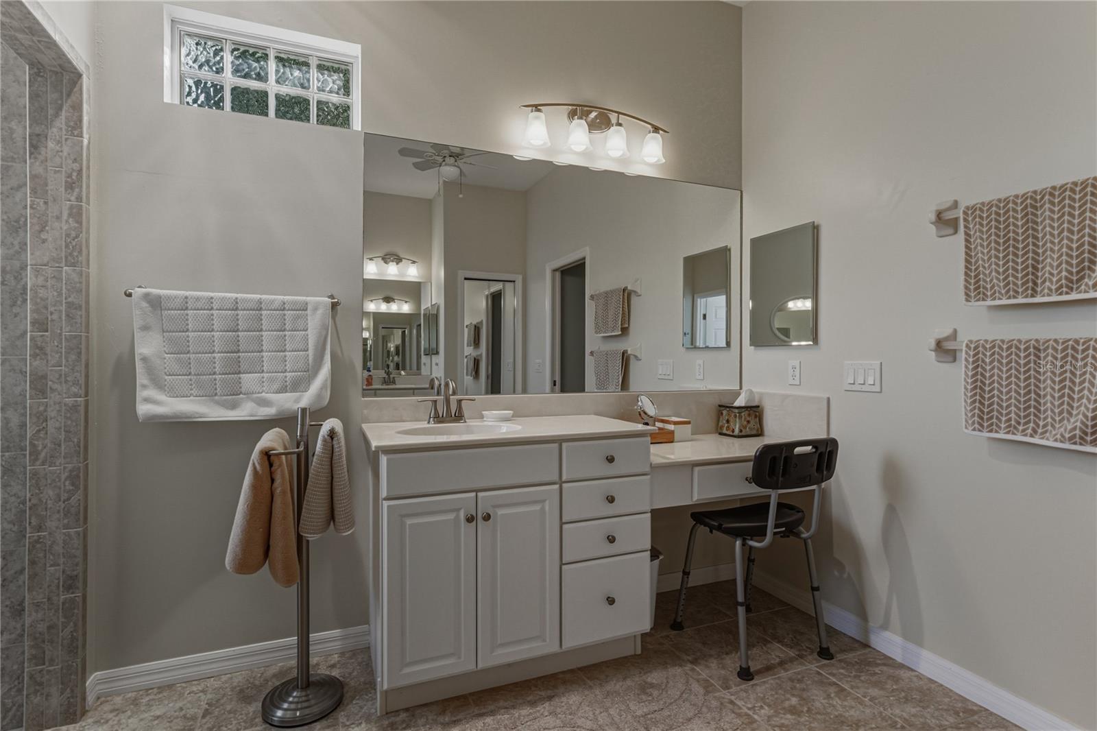 Image 52 of 100 For 4025 Sable Loop Drive