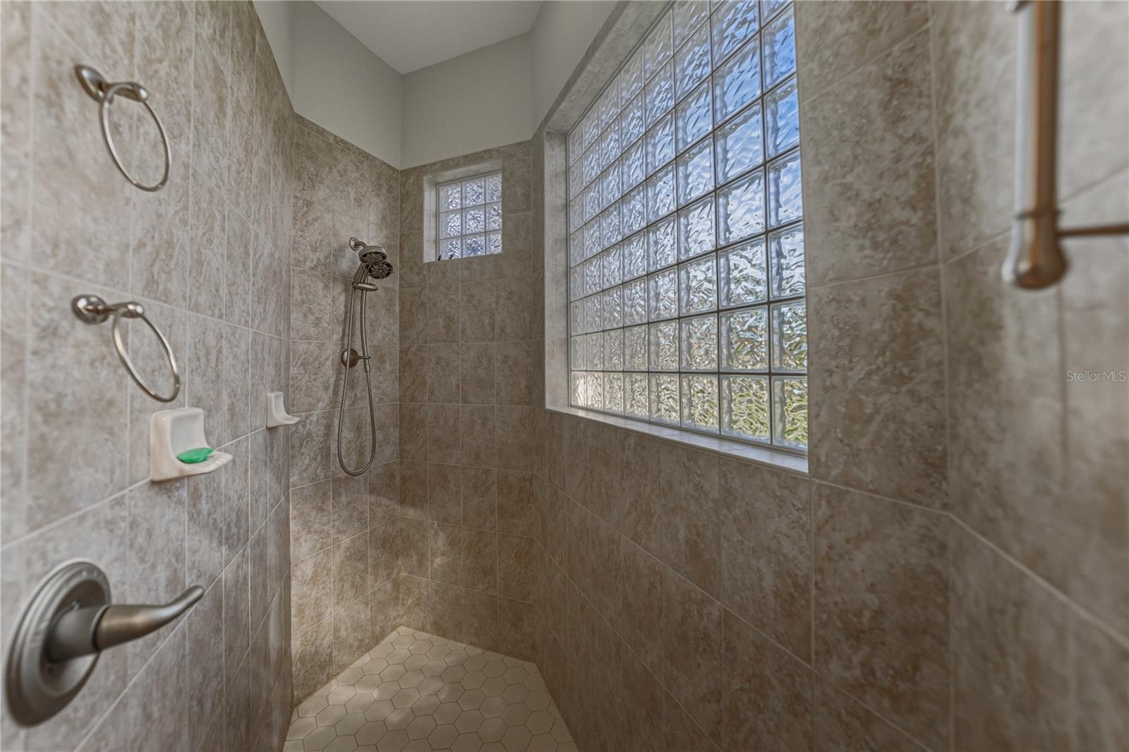 Image 54 of 100 For 4025 Sable Loop Drive