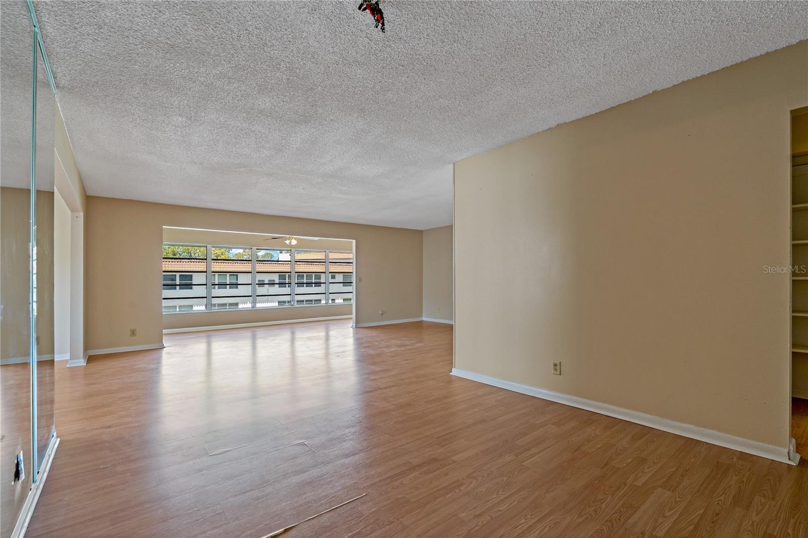 Image 10 of 48 For 100 El Camino Dr  309