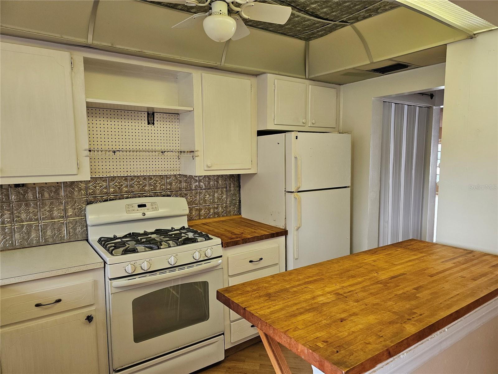 Image 11 of 48 For 100 El Camino Dr  309