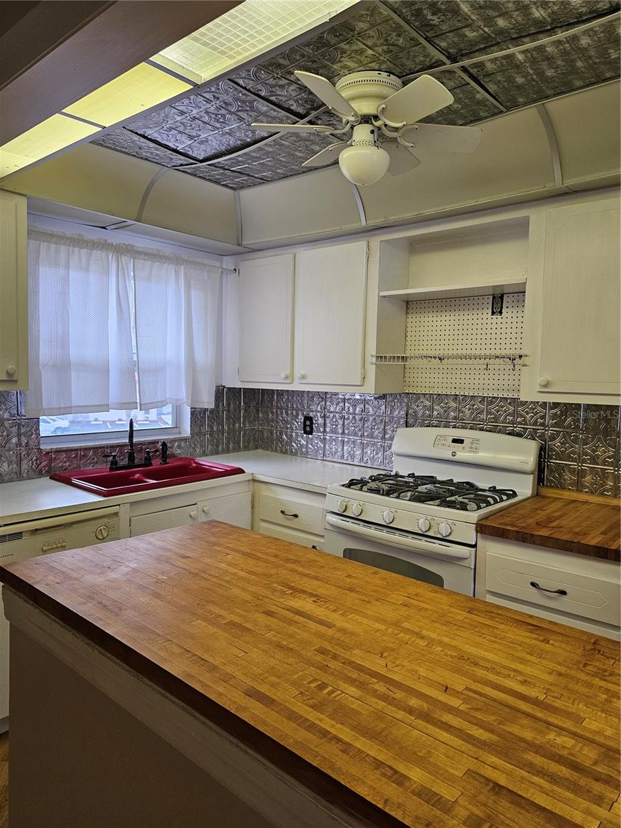 Image 12 of 48 For 100 El Camino Dr  309