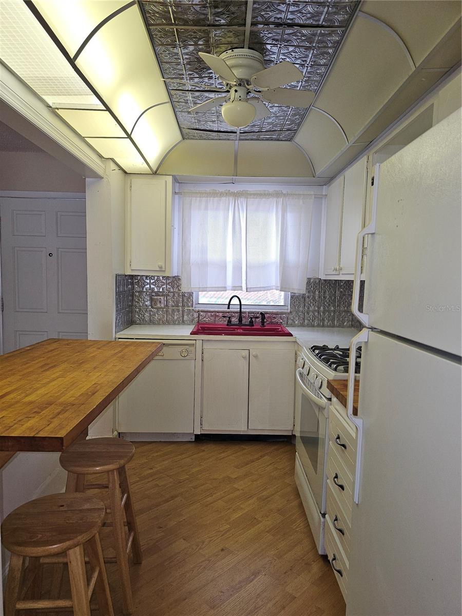 Image 14 of 48 For 100 El Camino Dr  309