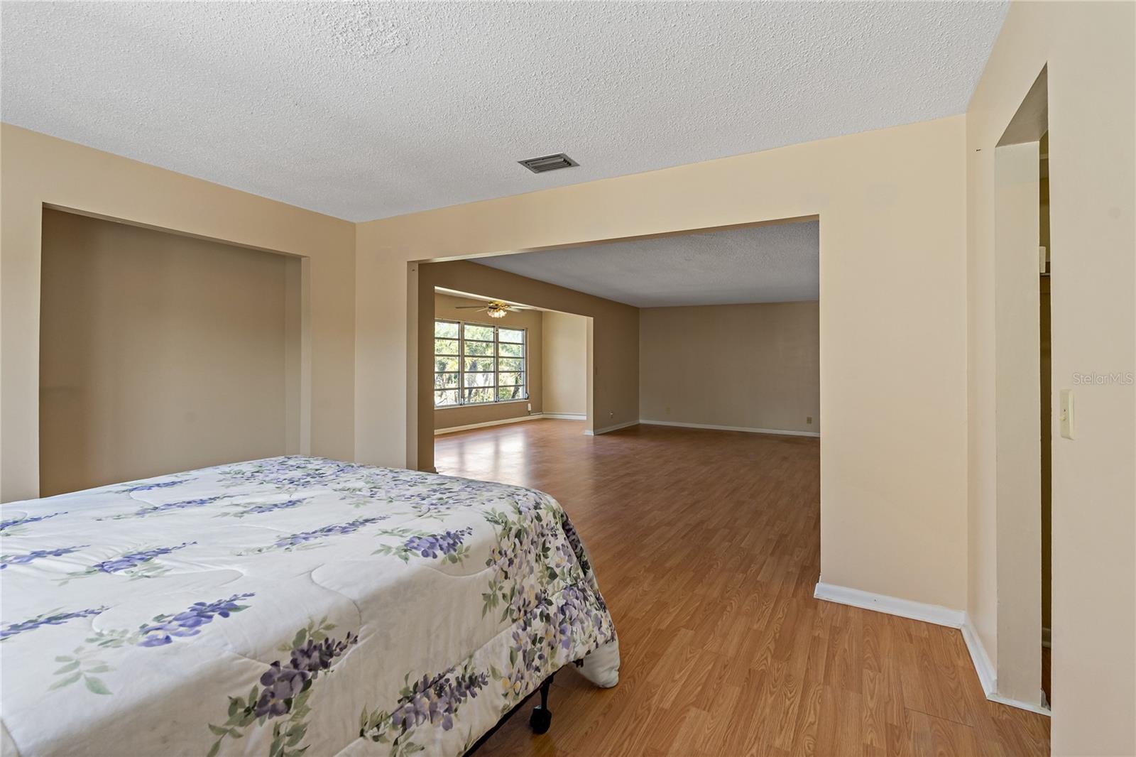 Image 16 of 48 For 100 El Camino Dr  309