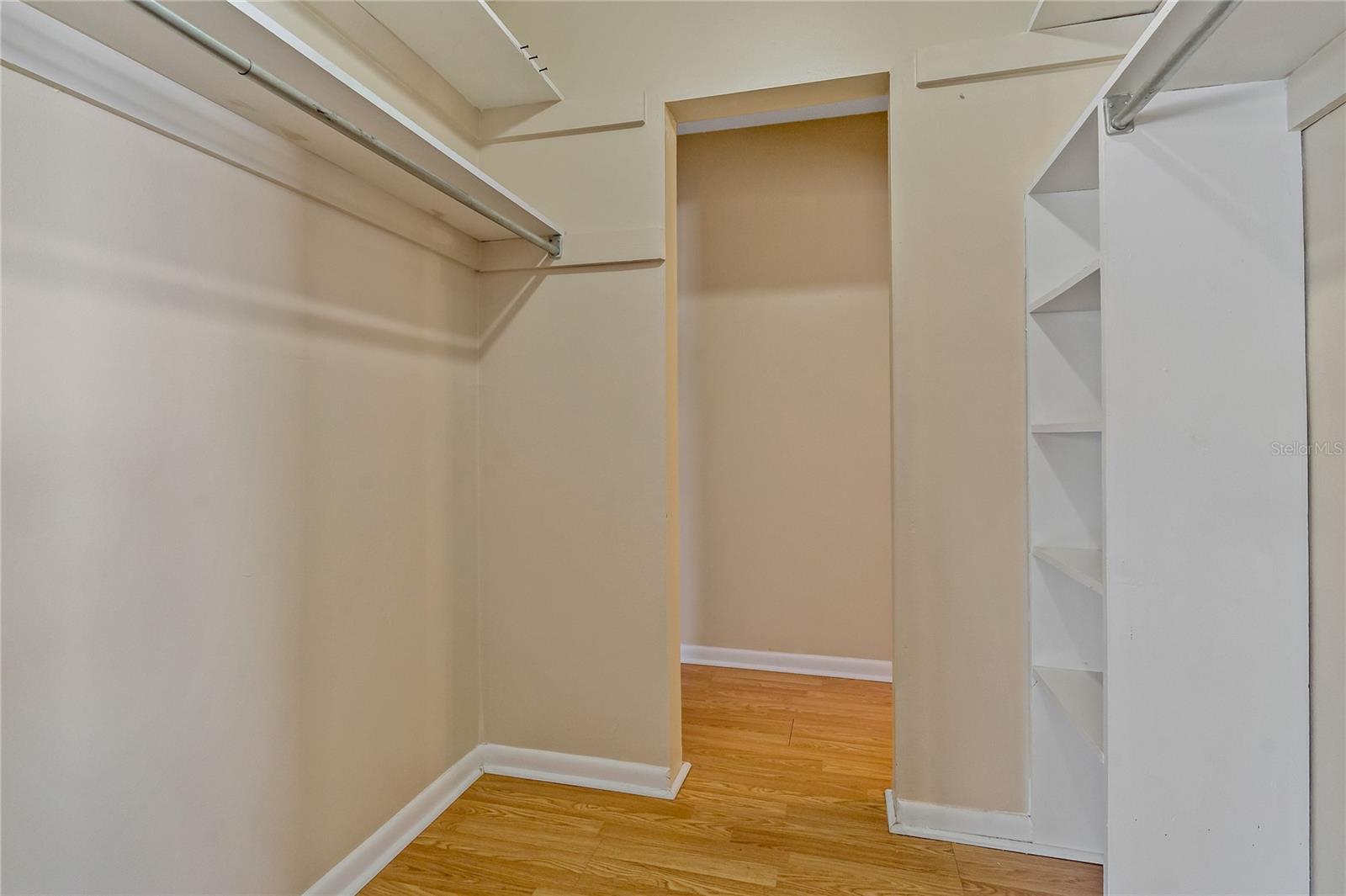 Image 17 of 48 For 100 El Camino Dr  309