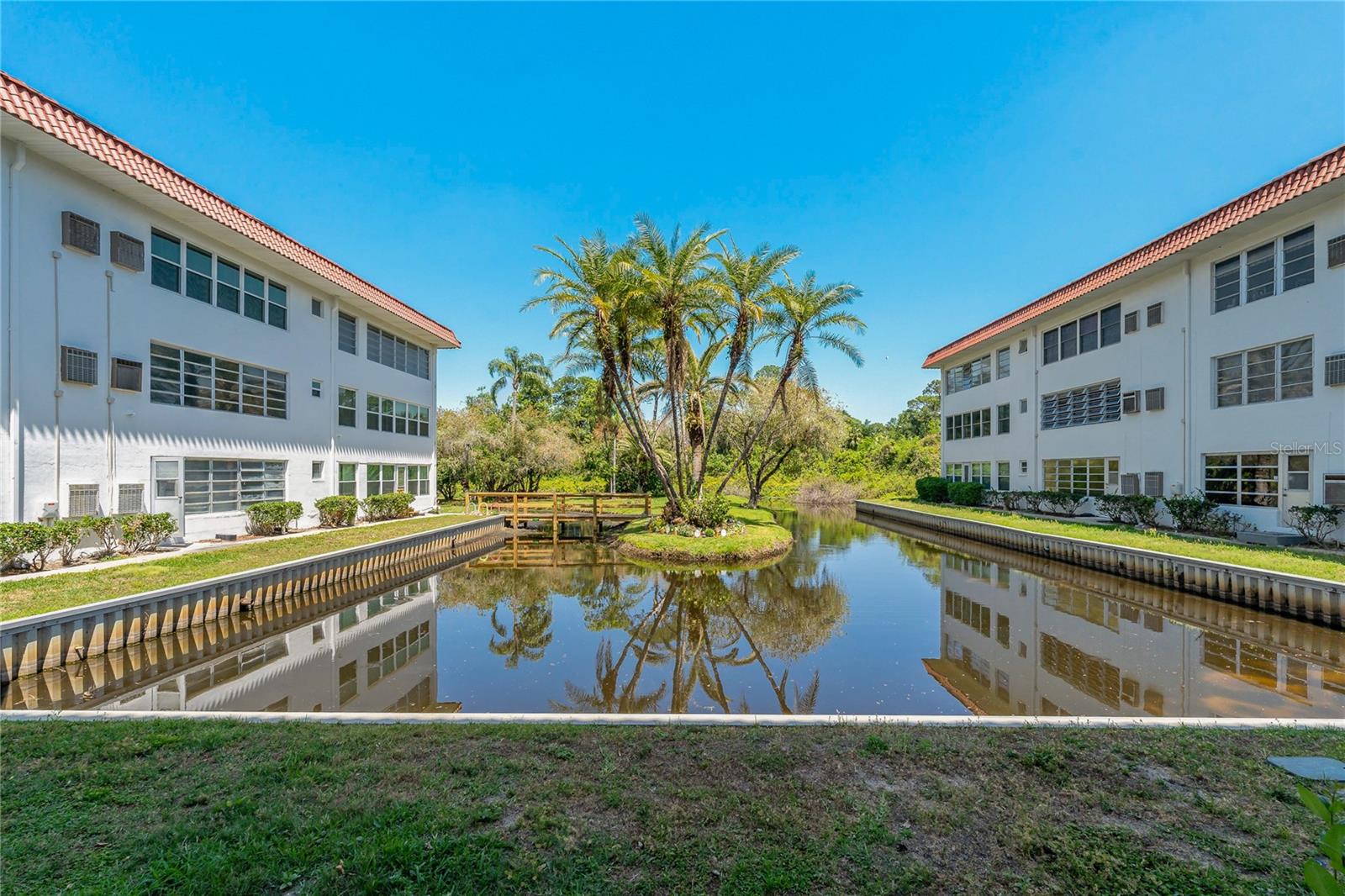 Image 2 of 48 For 100 El Camino Dr  309