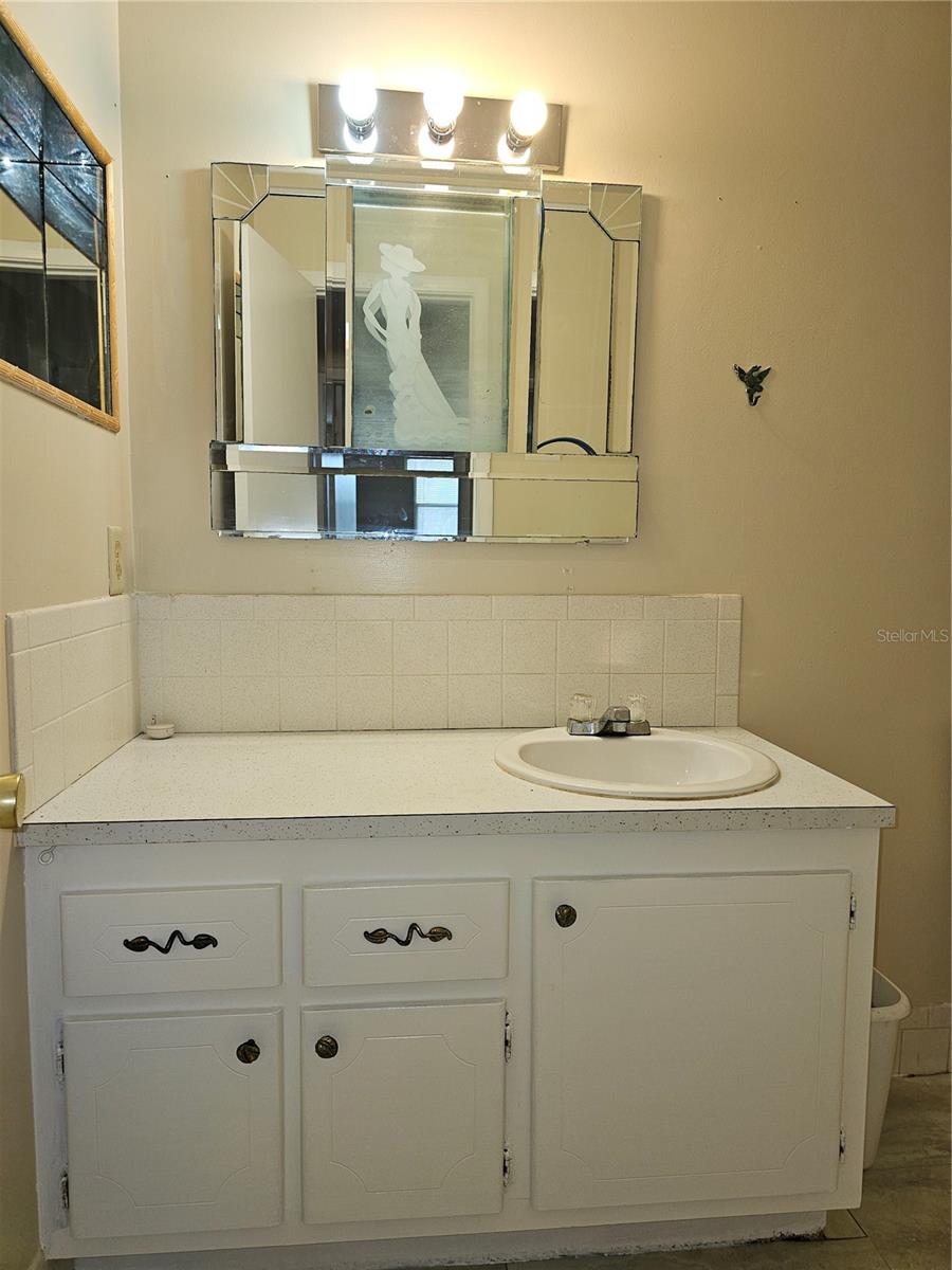 Image 22 of 48 For 100 El Camino Dr  309