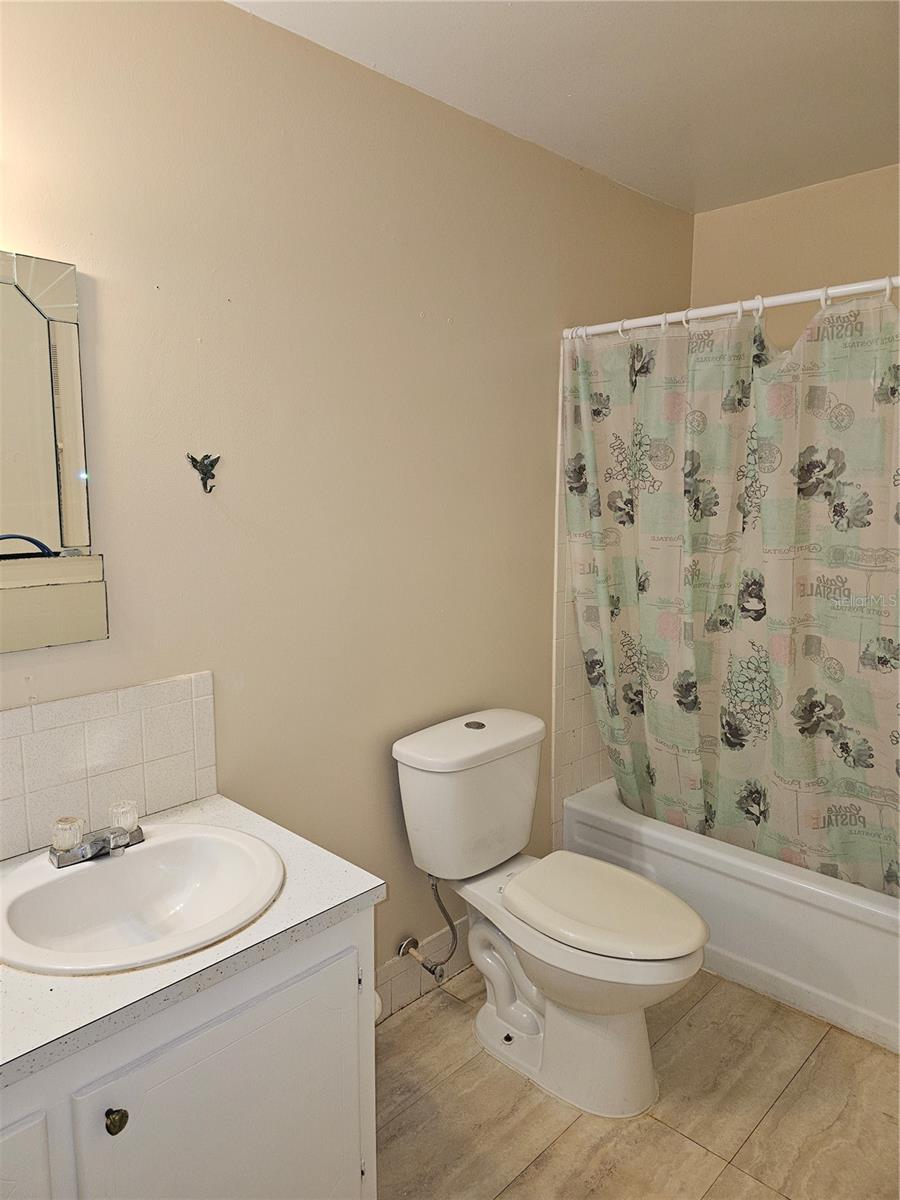 Image 23 of 48 For 100 El Camino Dr  309